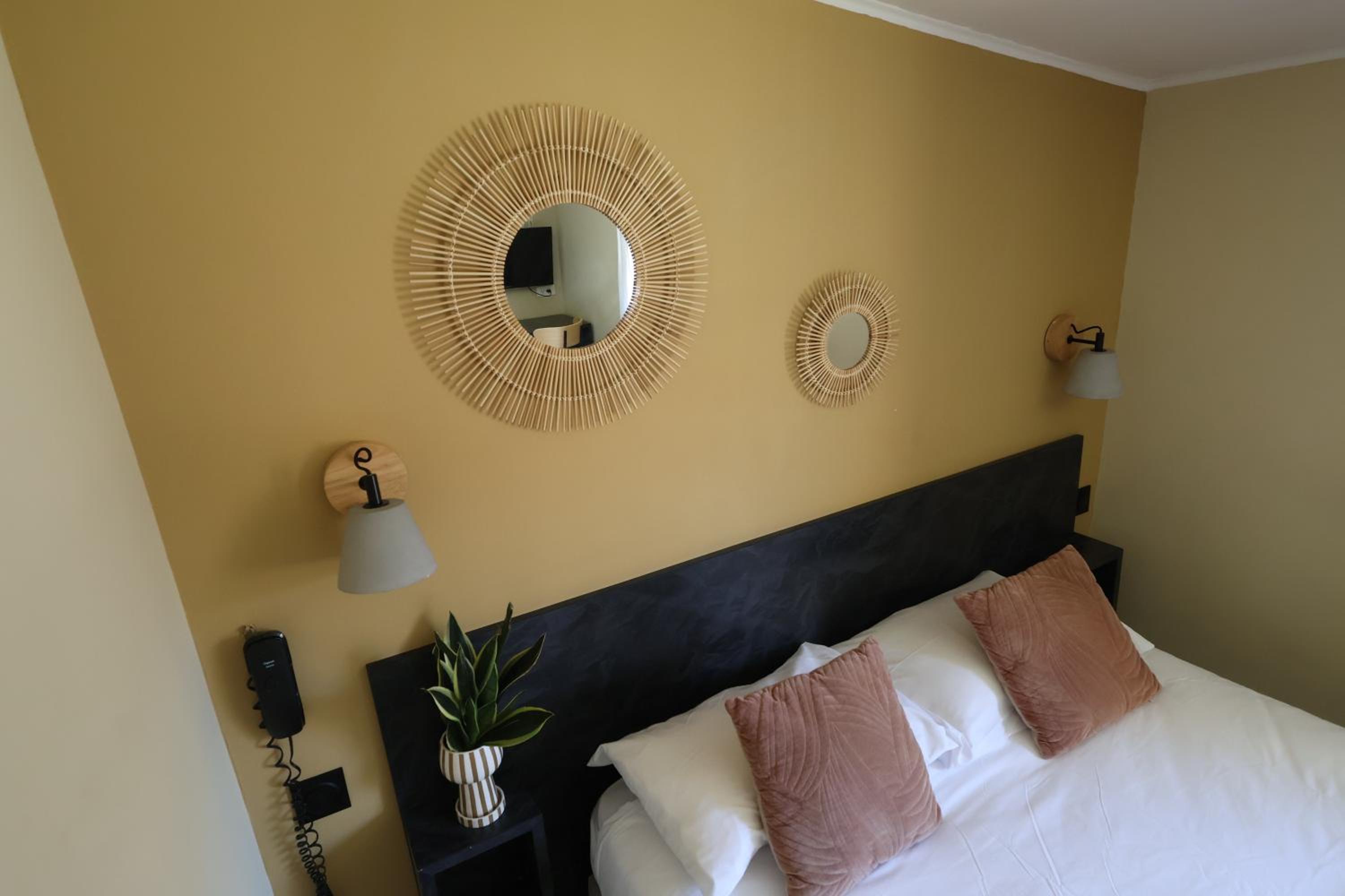 Comfort Double Room with Garden View - Photo 12