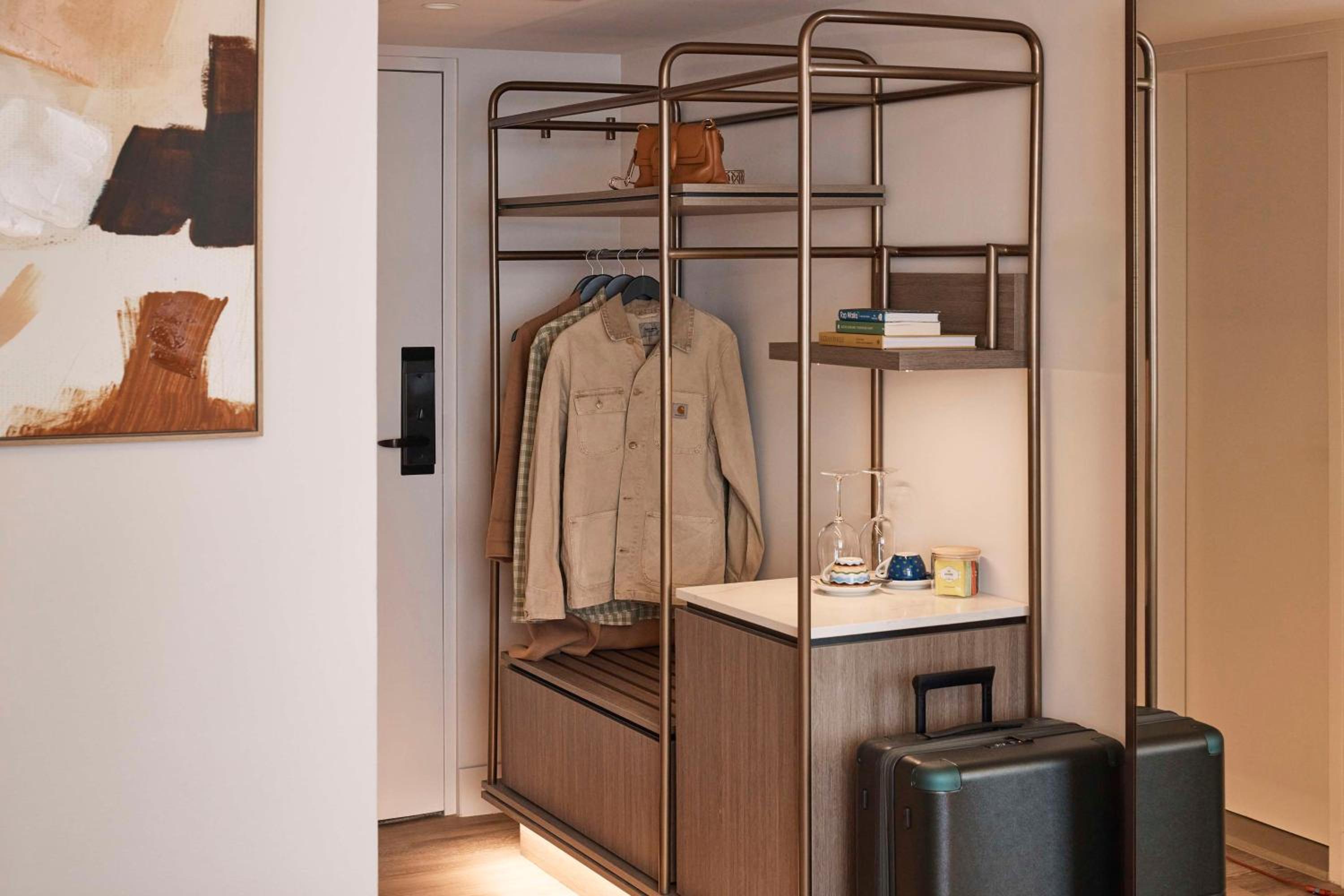 Twin Room thumbnail 6