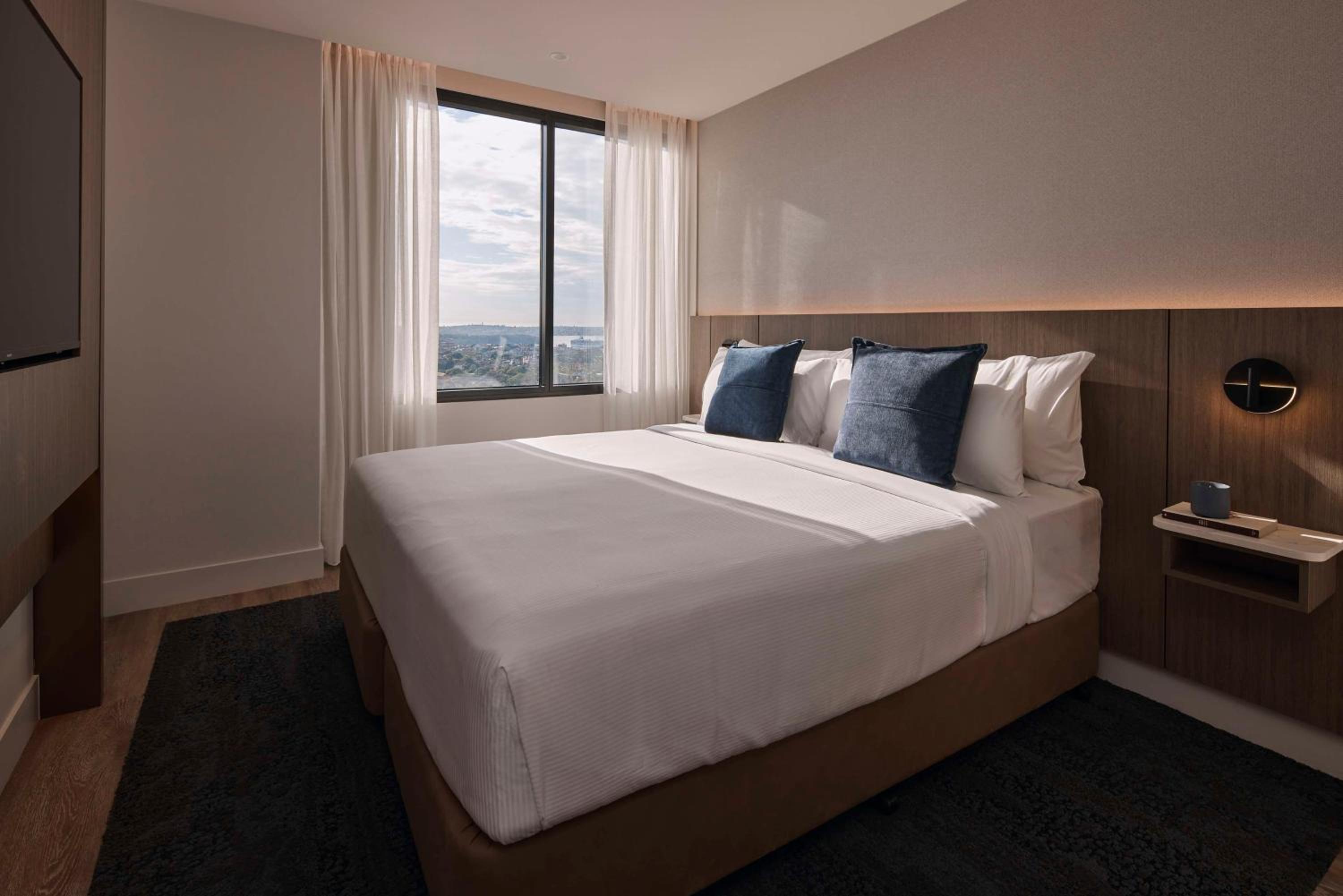 One-Bedroom King Suite thumbnail 5