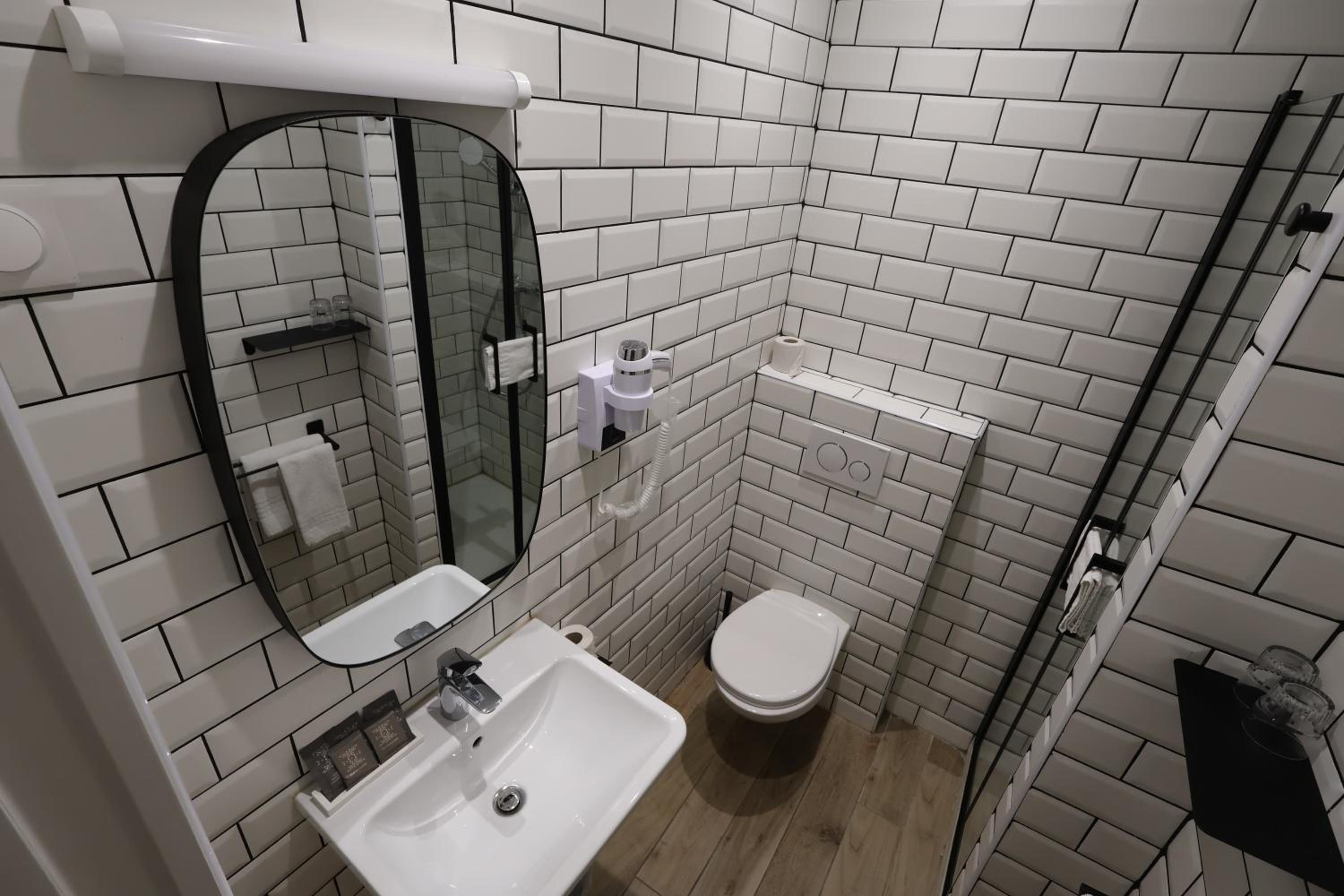 Double Room - Photo 15