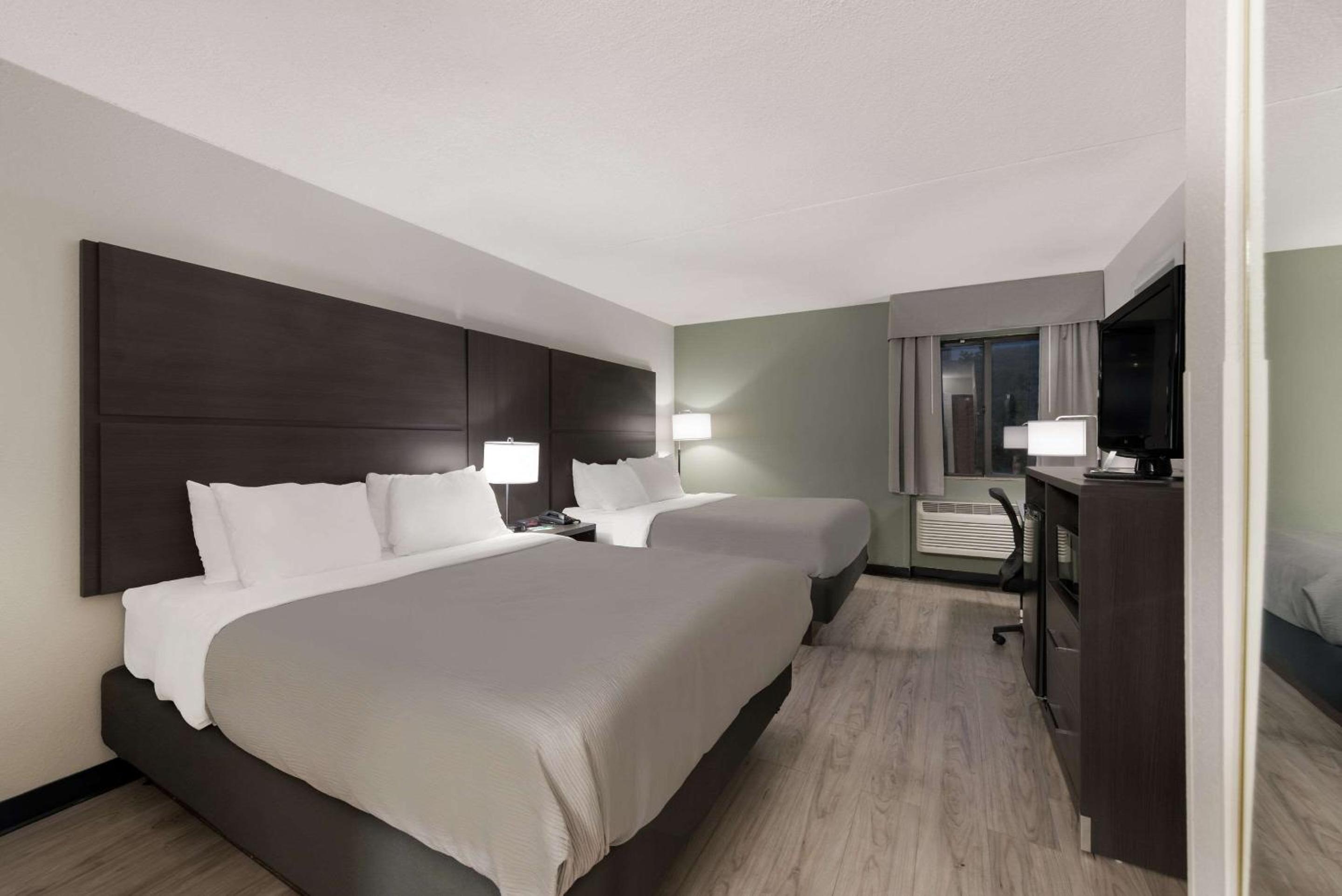 Standard Queen Room with Two Queen Beds - Non-Smoking - Photo 1