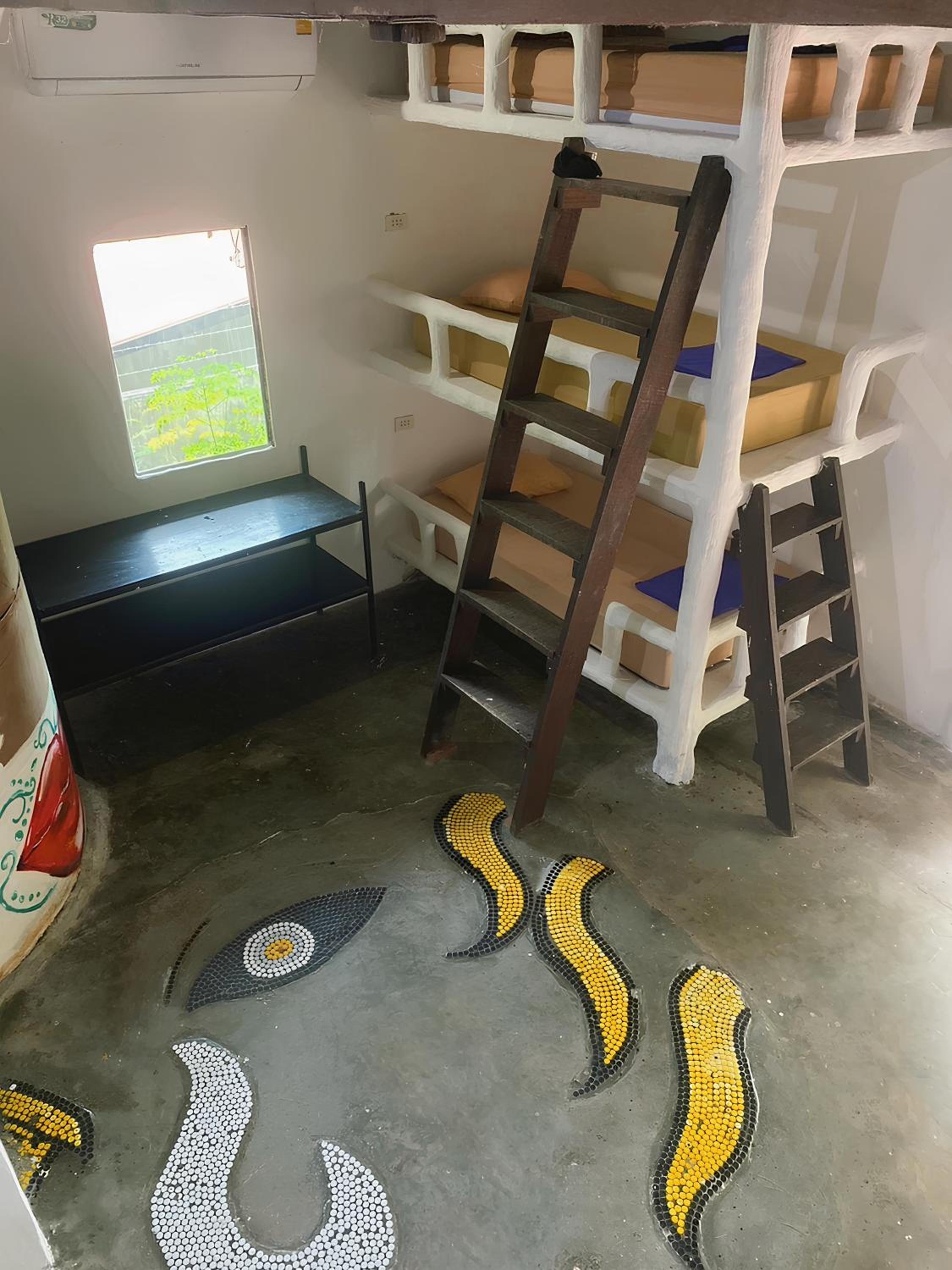 Bed in 9-Bed Mixed Dormitory Room photo 1