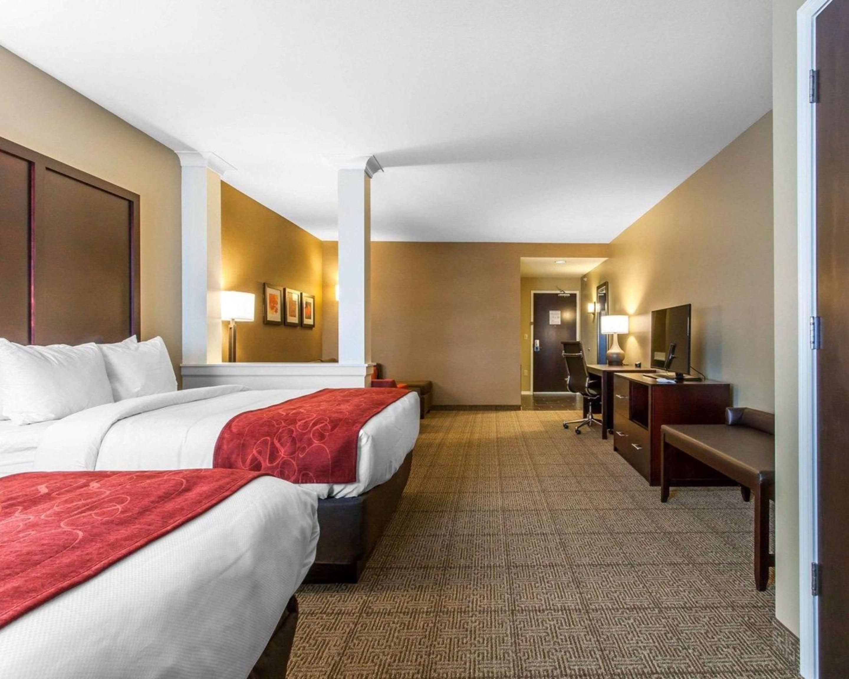 Queen Suite with Two Queen Beds with Sofabed- Non-Smoking photo 3