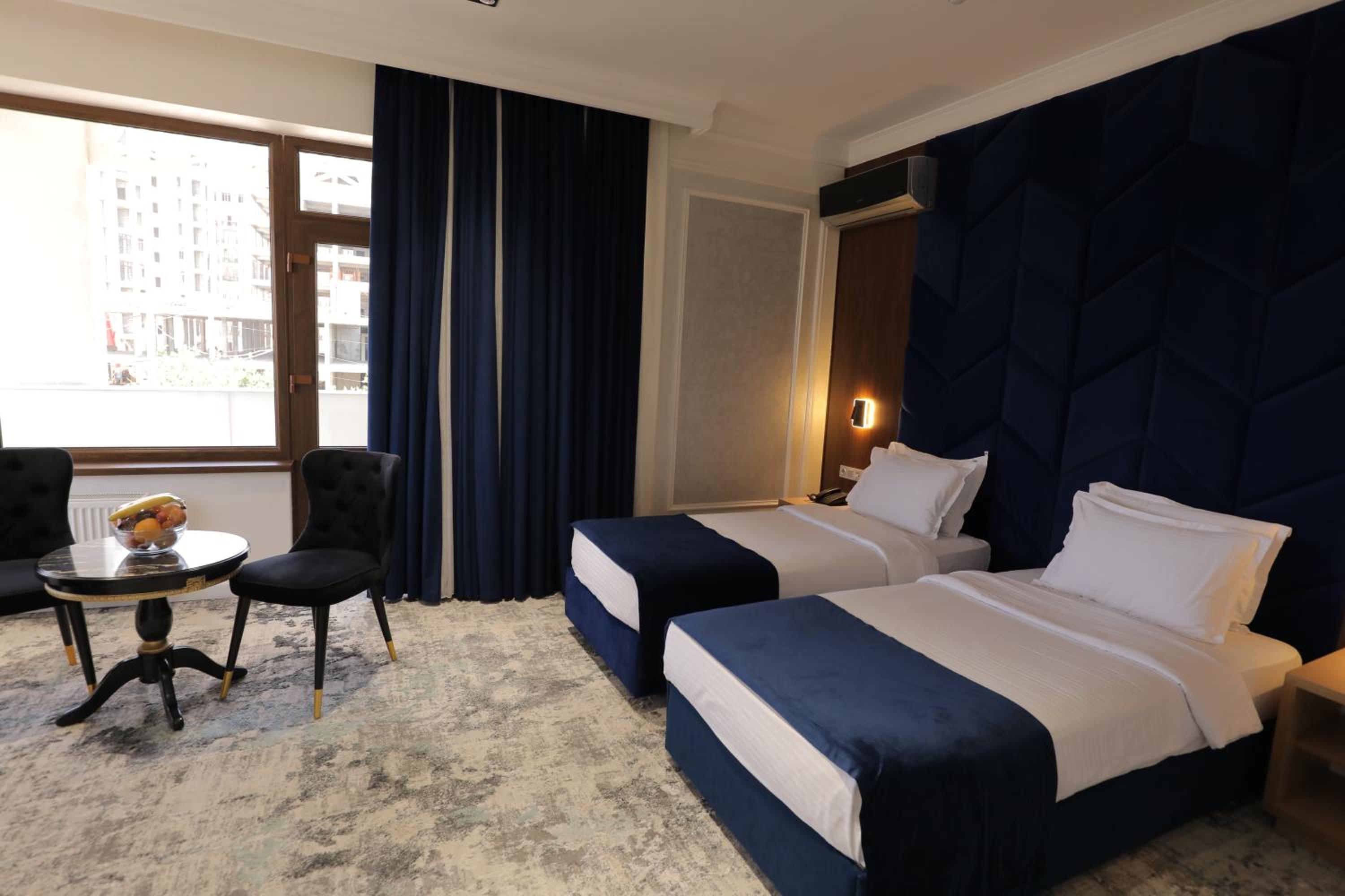 Suite with City View - Photo 2