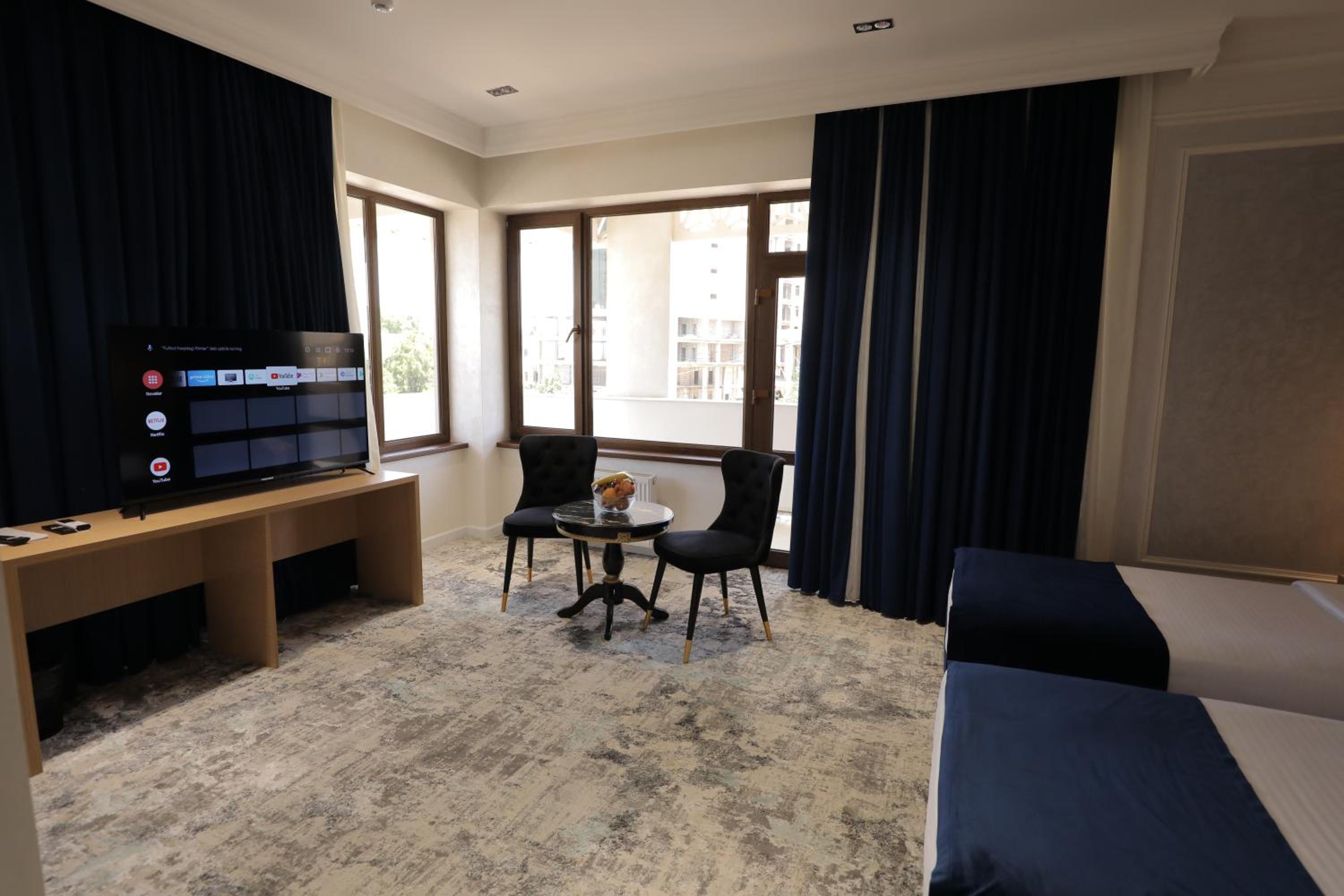 Suite with City View - Photo 3