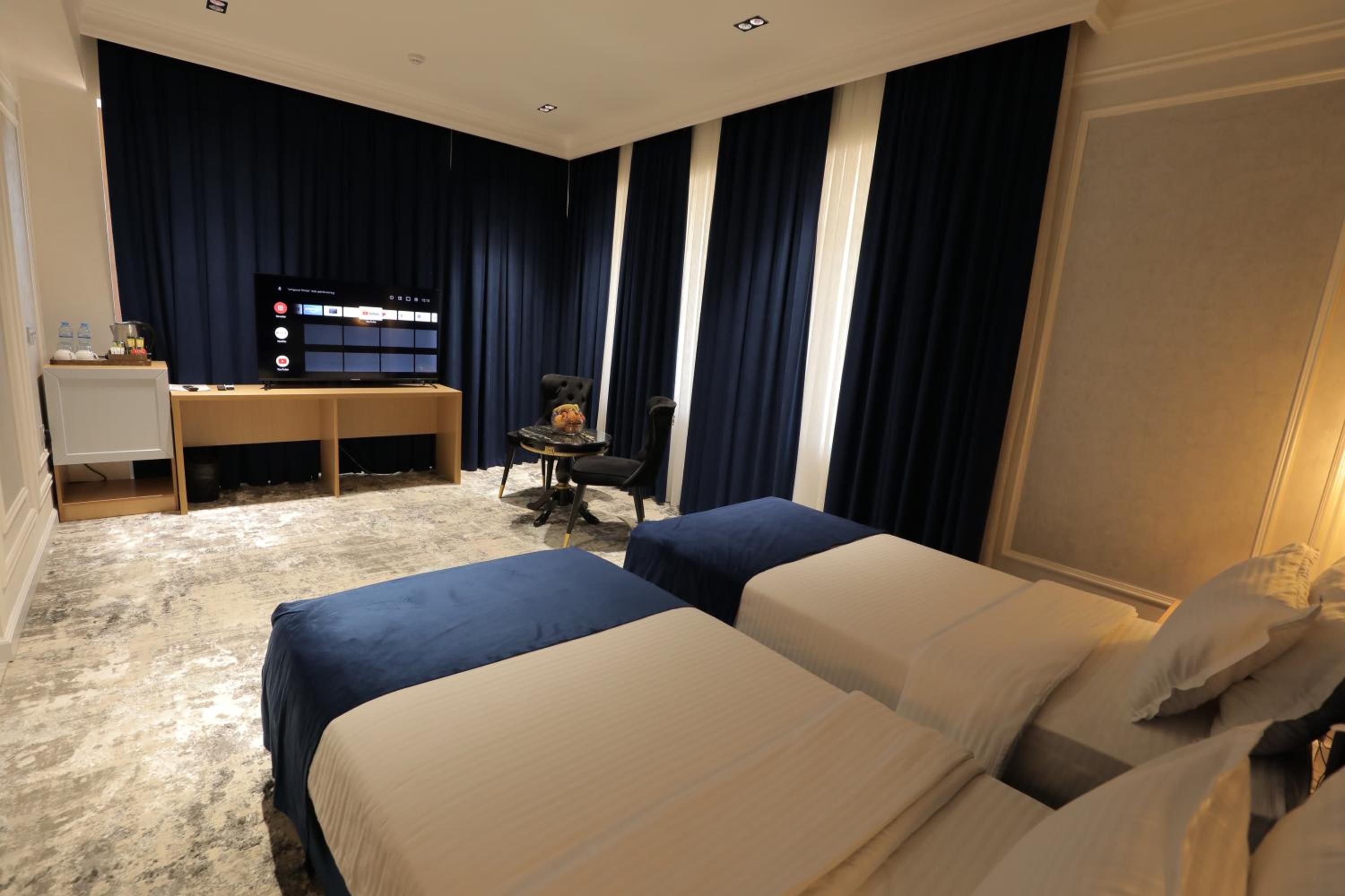 Suite with City View - Photo 4