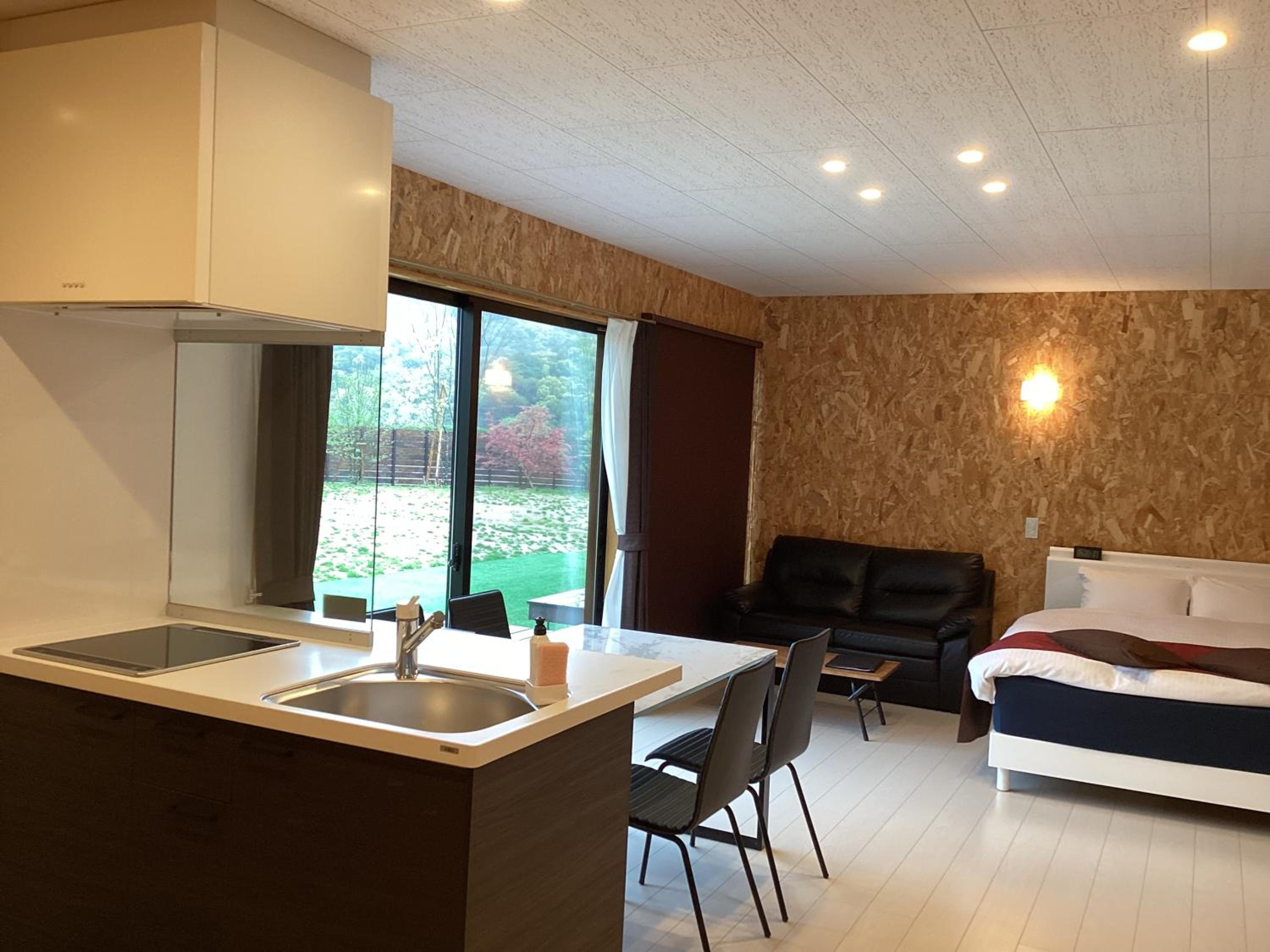 Family Room with Bathroom photo 2