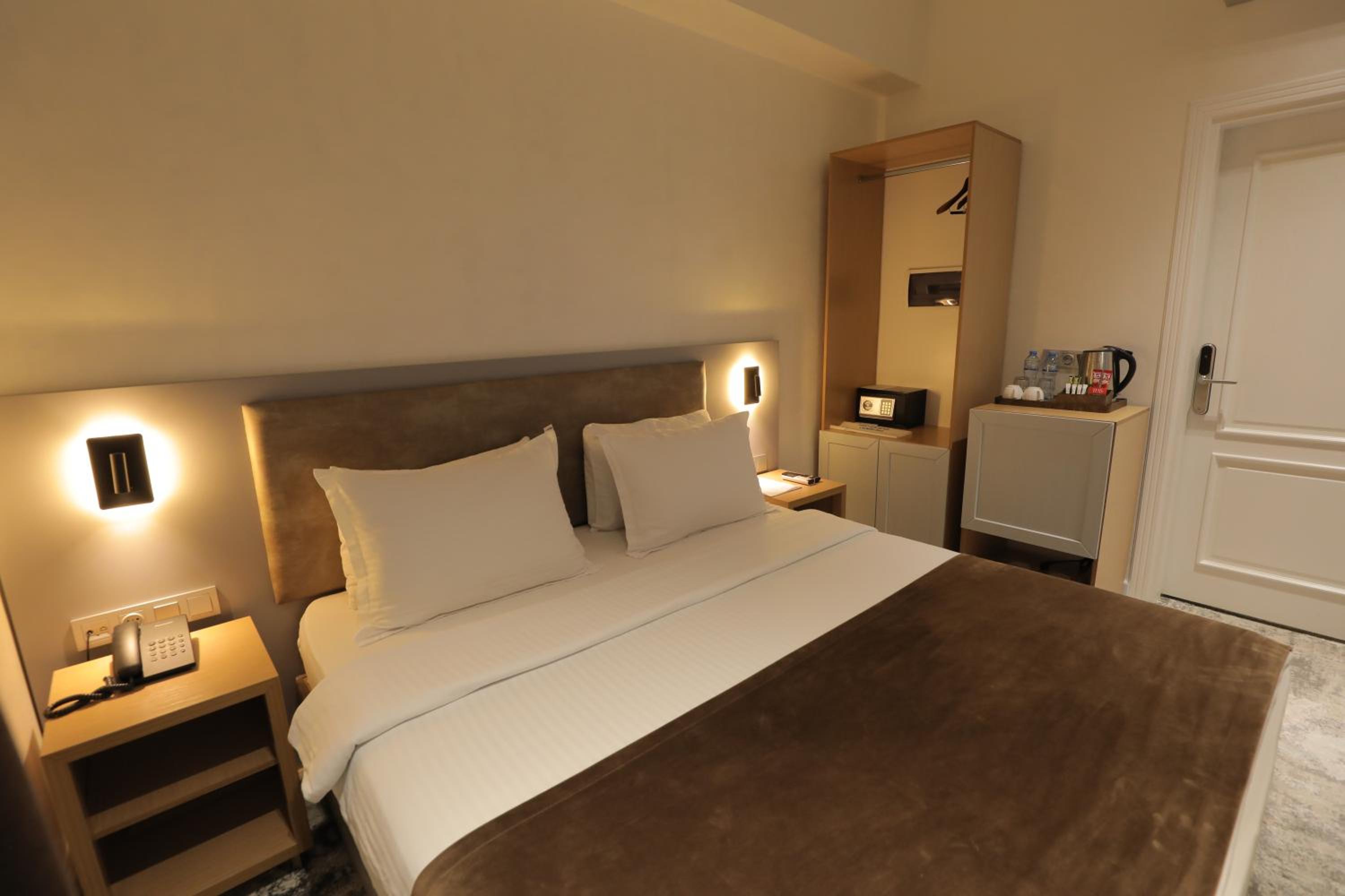 Standard Double Room - Photo 3