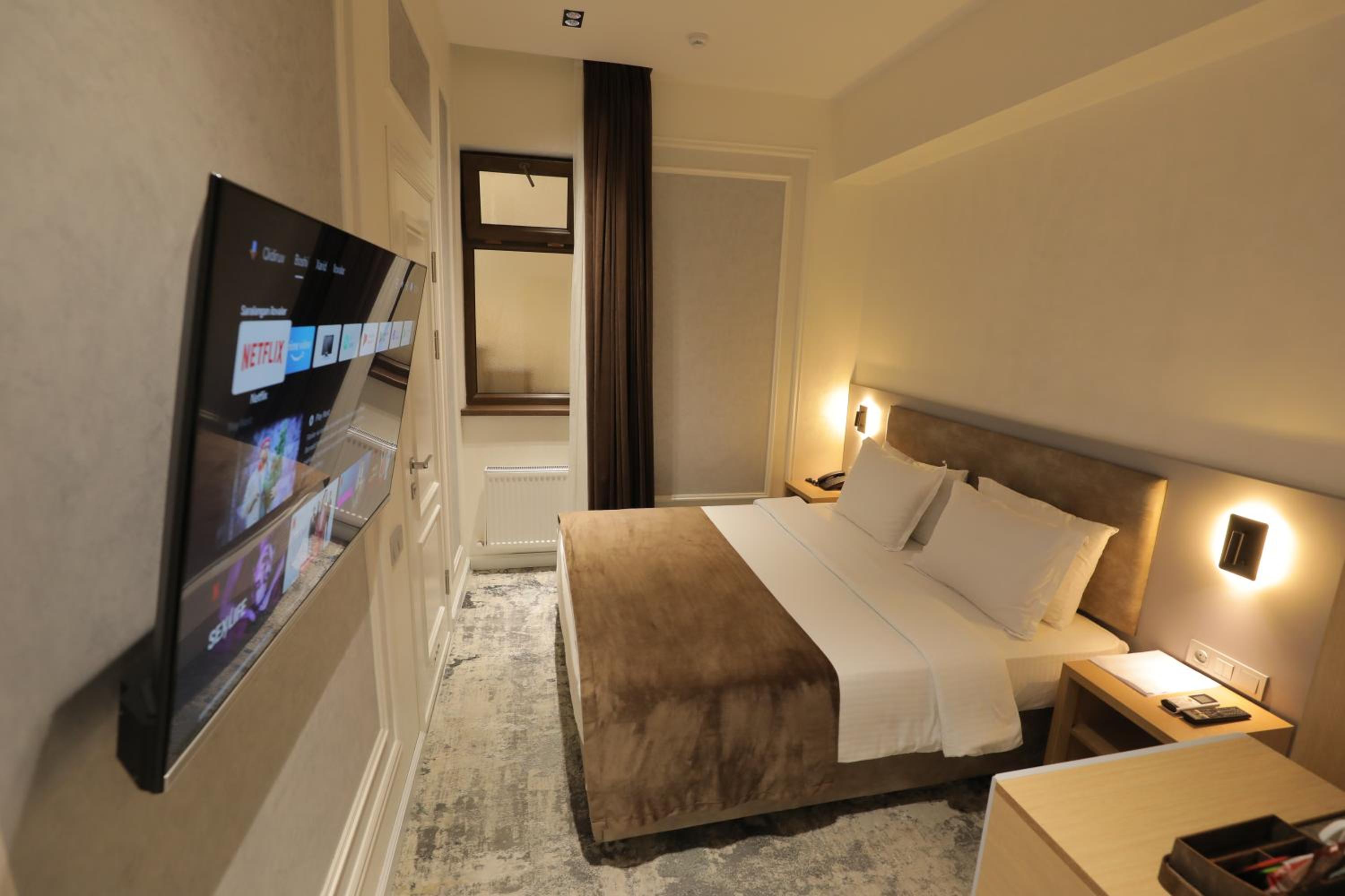  Economy Double Room without Window photo 2