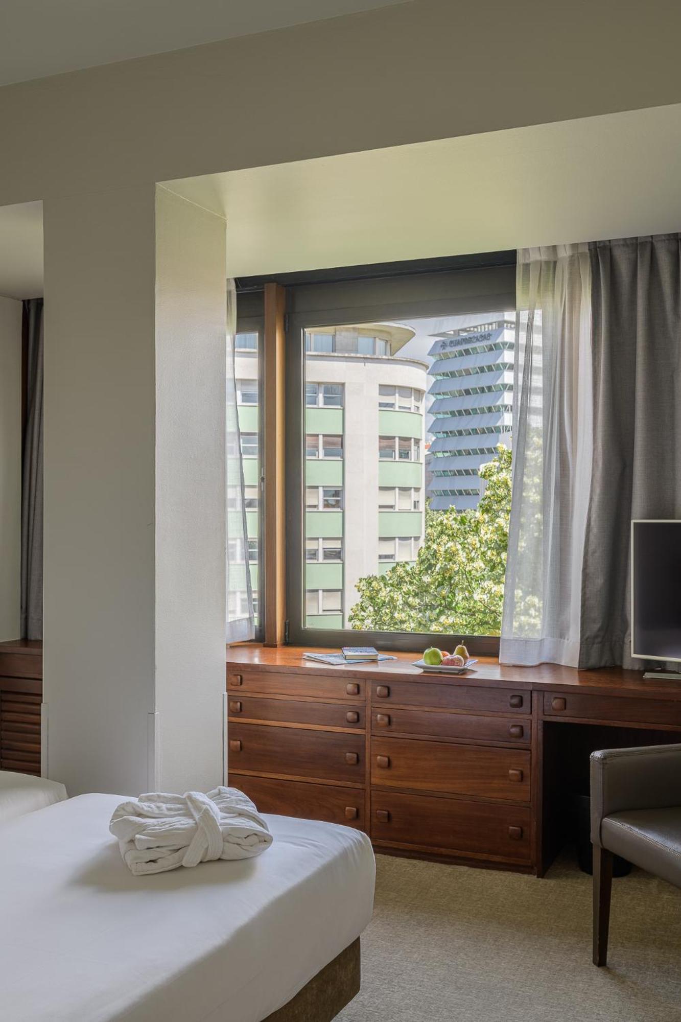 Classic Double or Twin Room - Photo 6