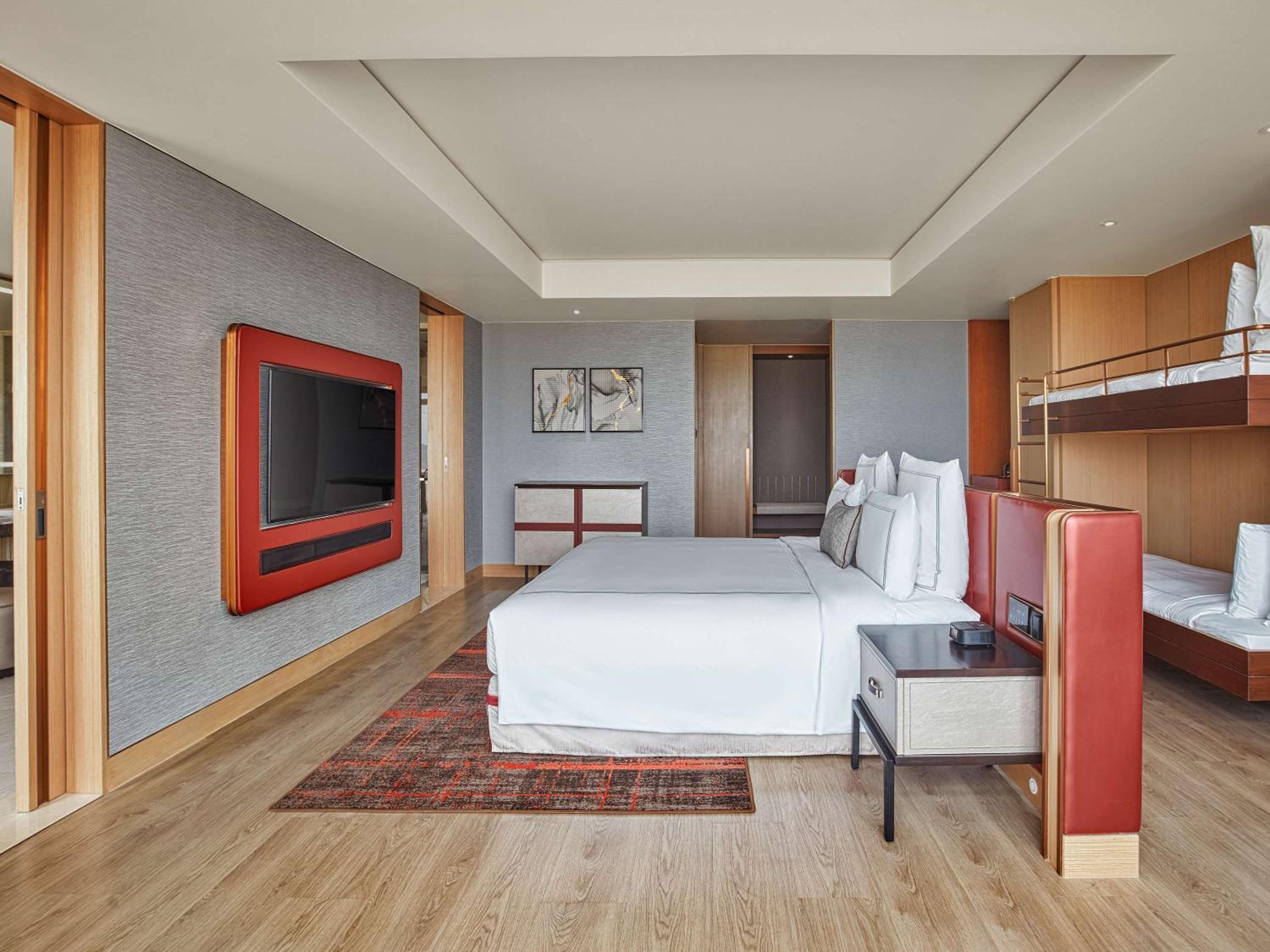 Swiss Family Suite with One King and One Bunk Bed - Photo 3
