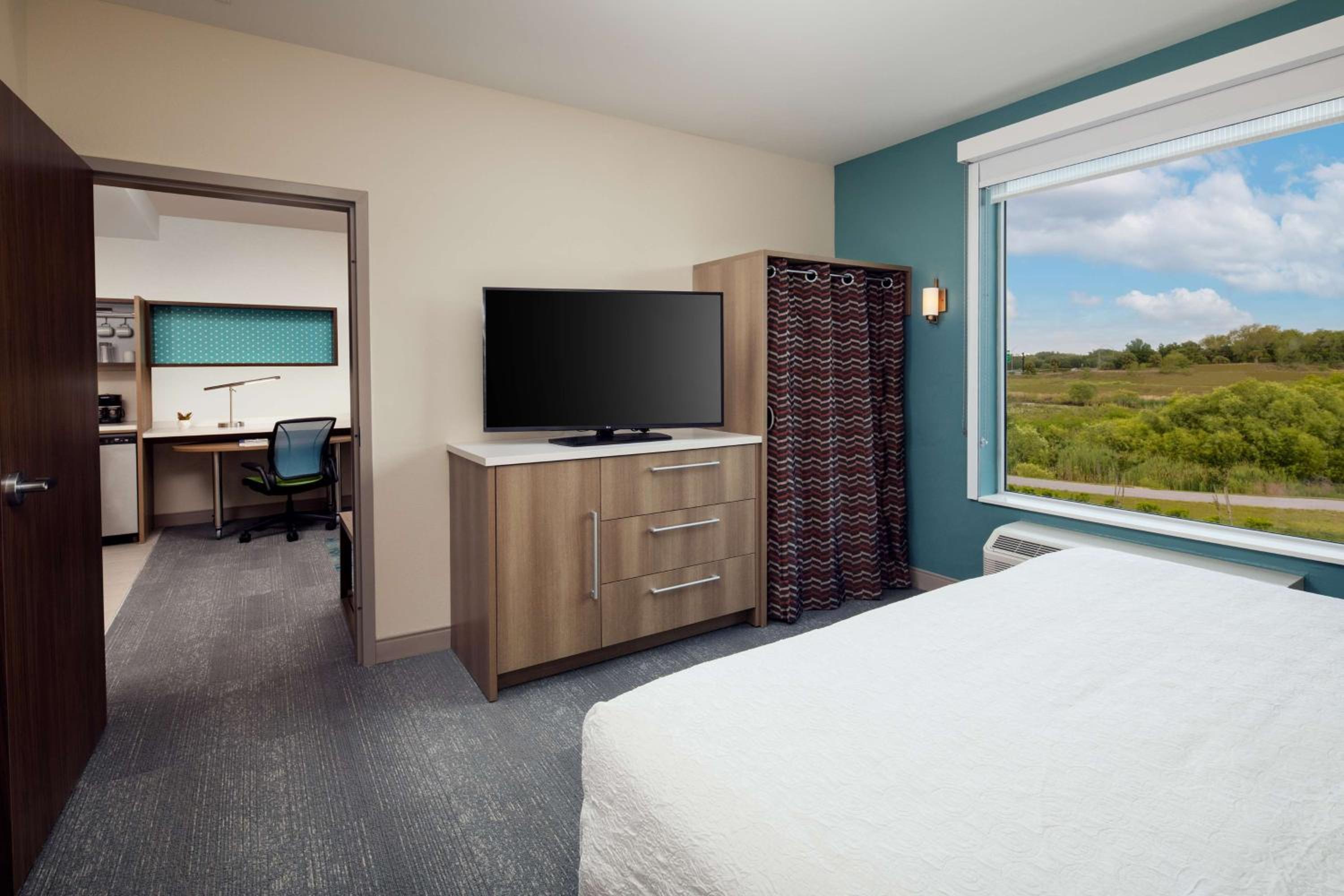 One-Bedroom King Suite - Photo 9
