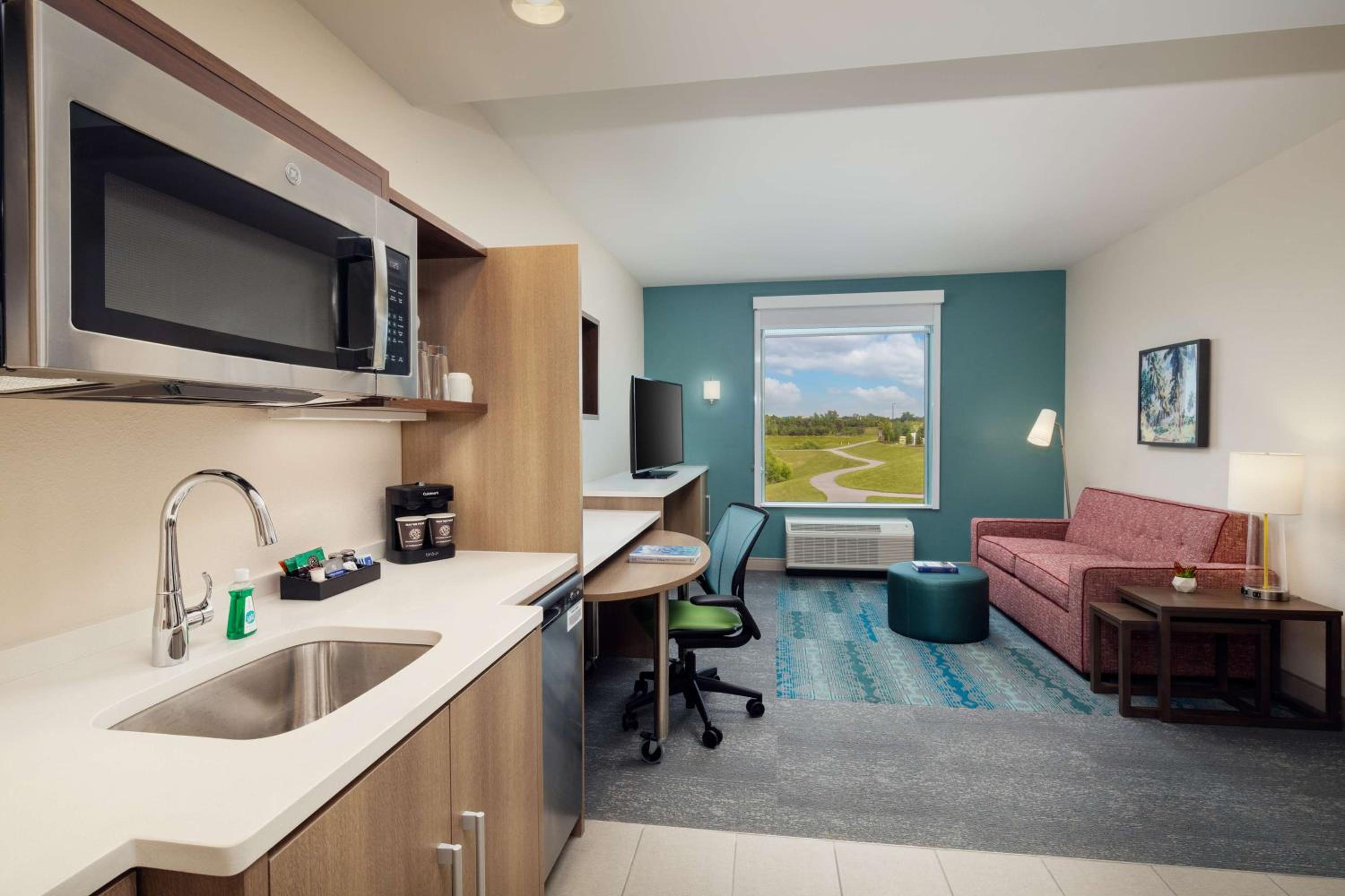 One-Bedroom King Suite - Photo 2