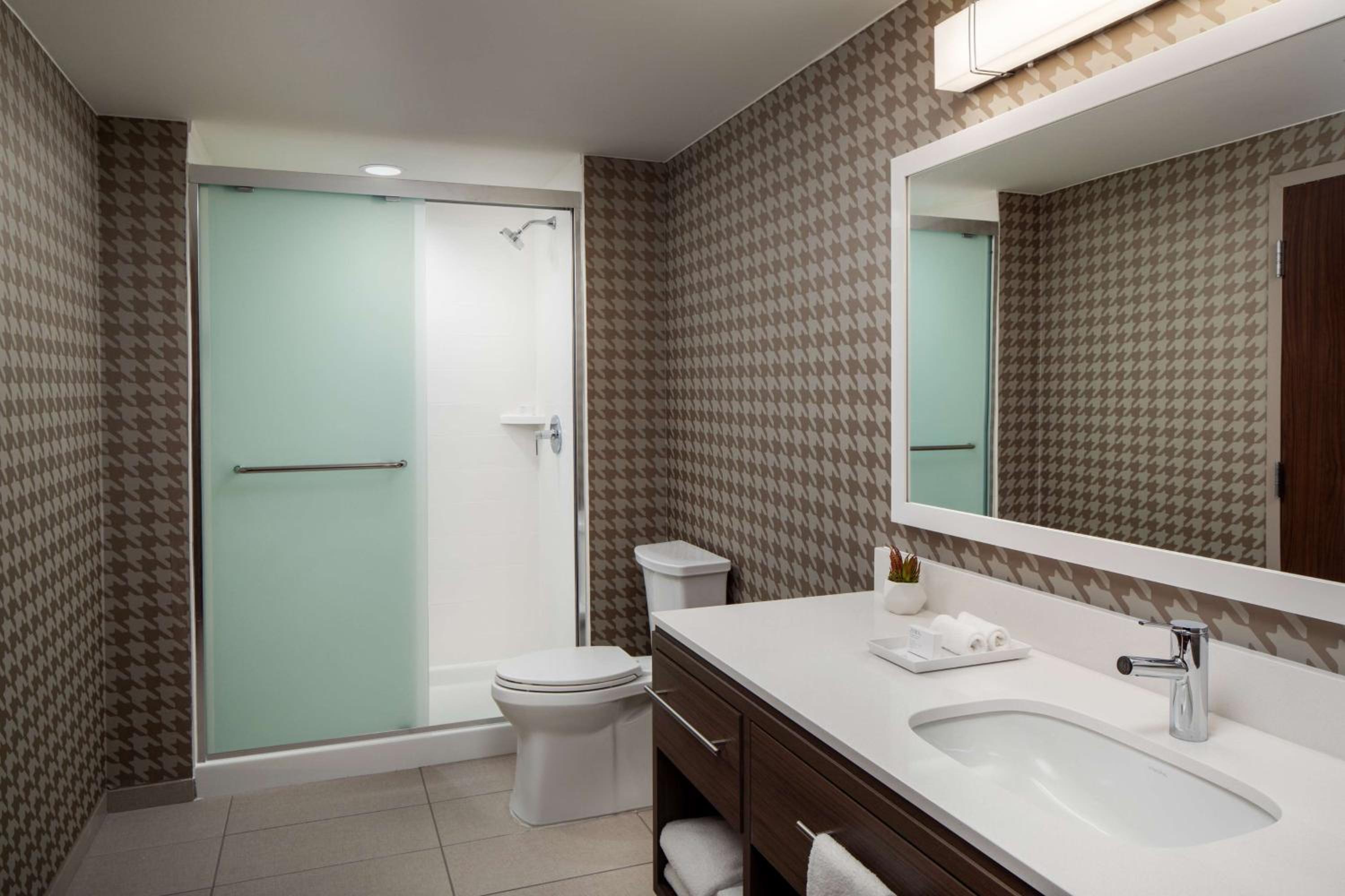 One-Bedroom King Suite - Photo 12