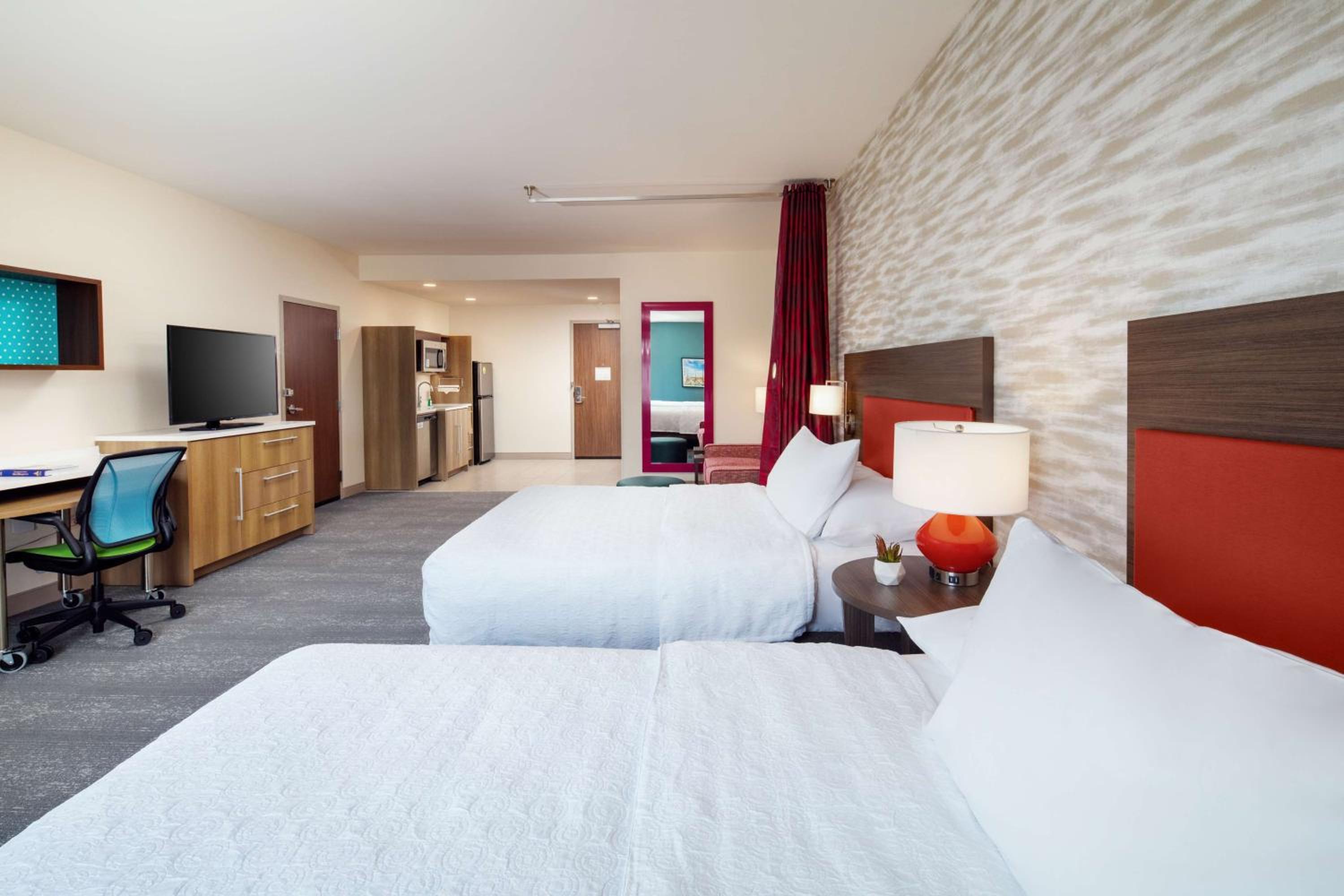 Studio Suite with Two Queen Beds - Photo 4