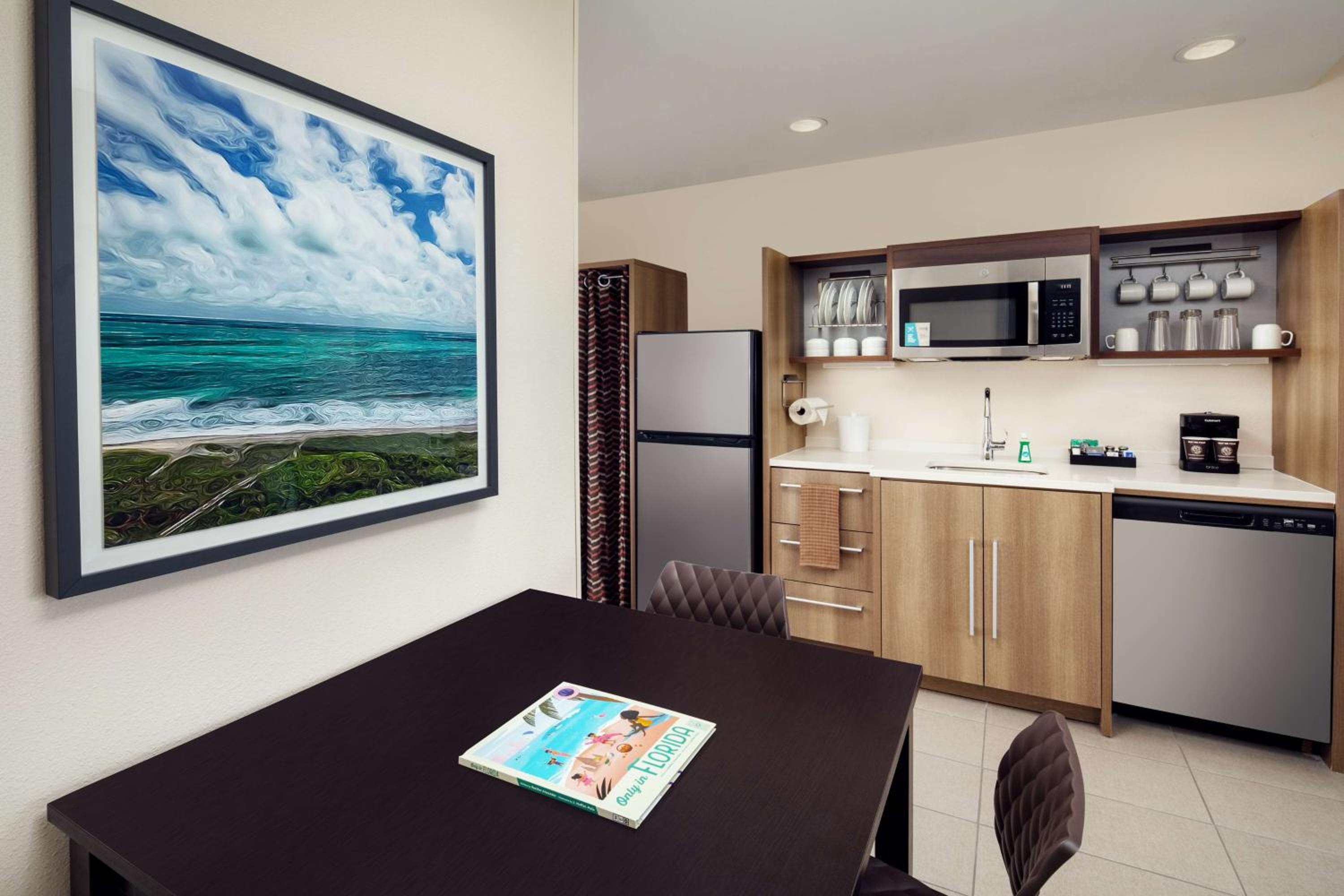 One-Bedroom King Suite - Photo 11