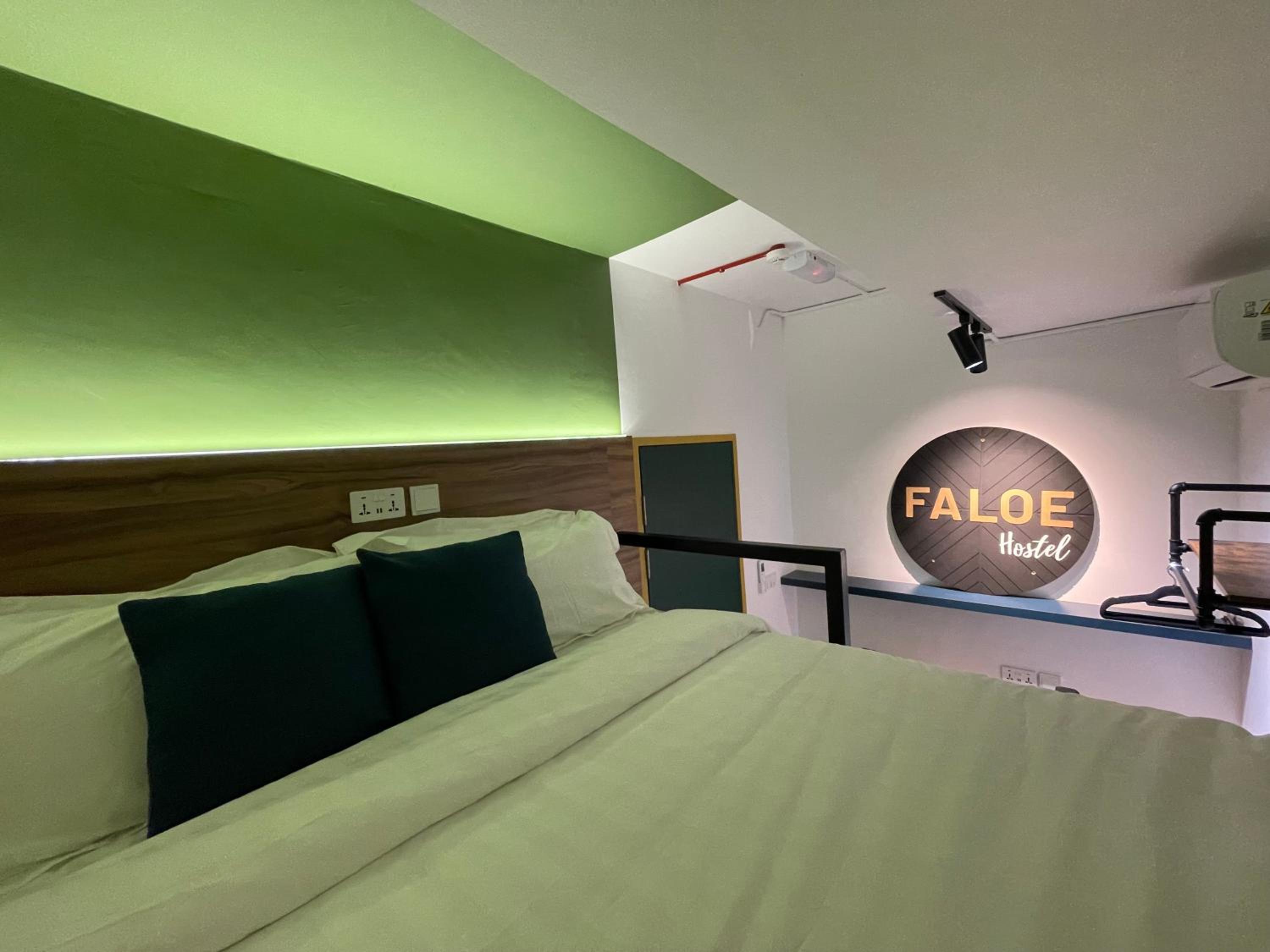 Standard Queen Room photo 2