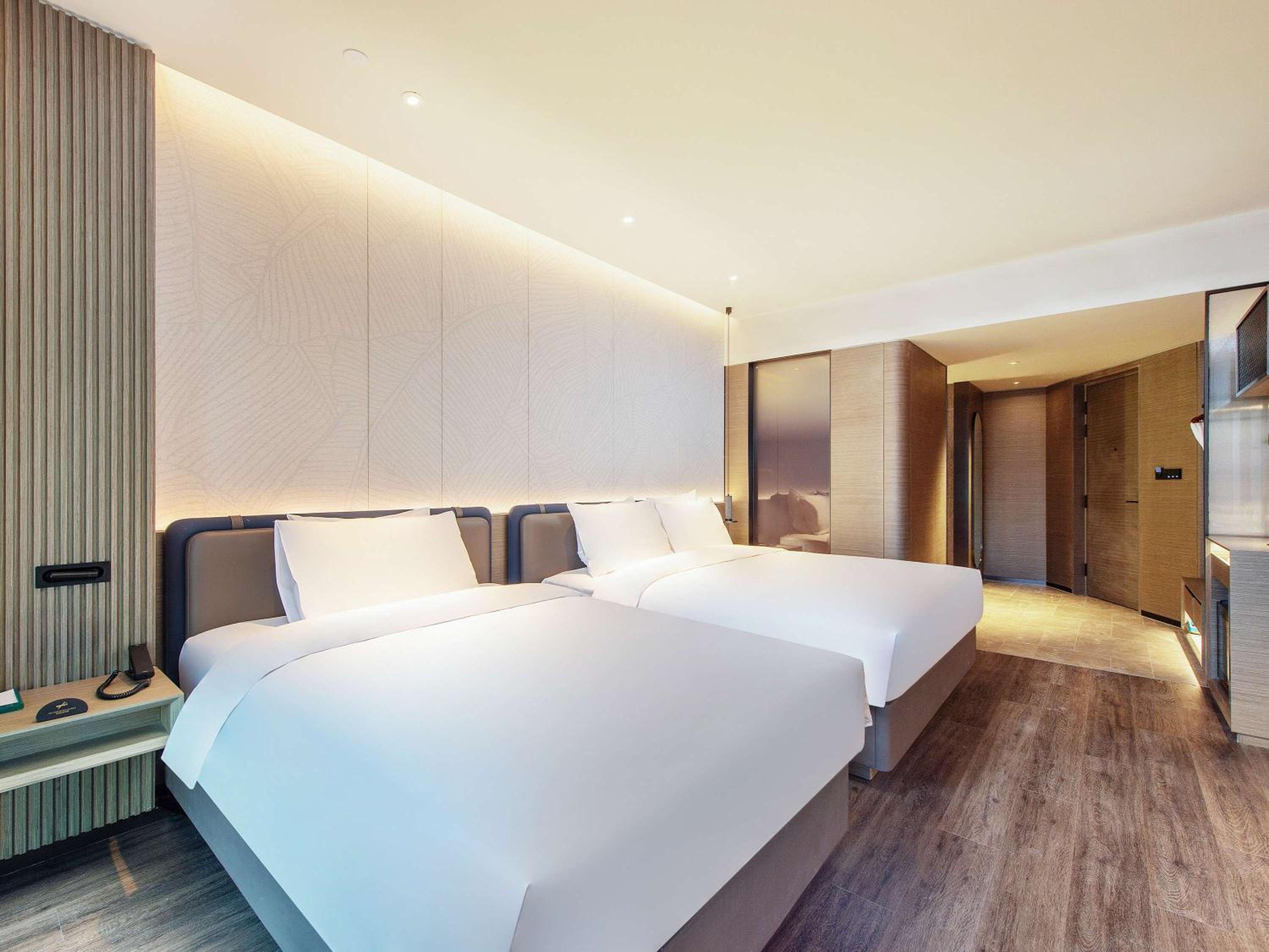 Deluxe Room Twin Beds photo 1