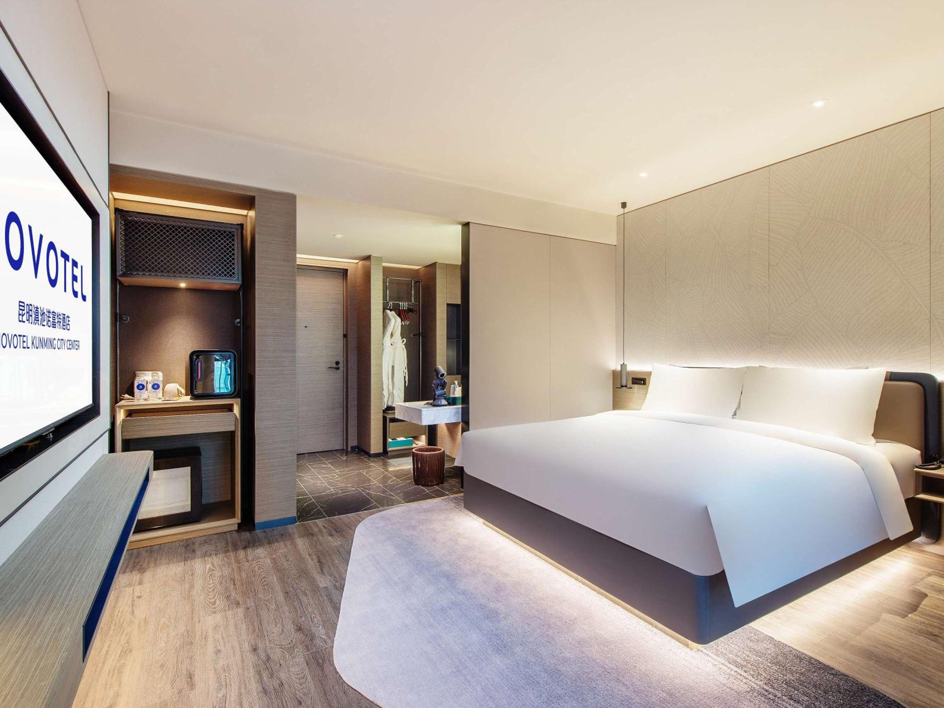 Deluxe King Room photo 2