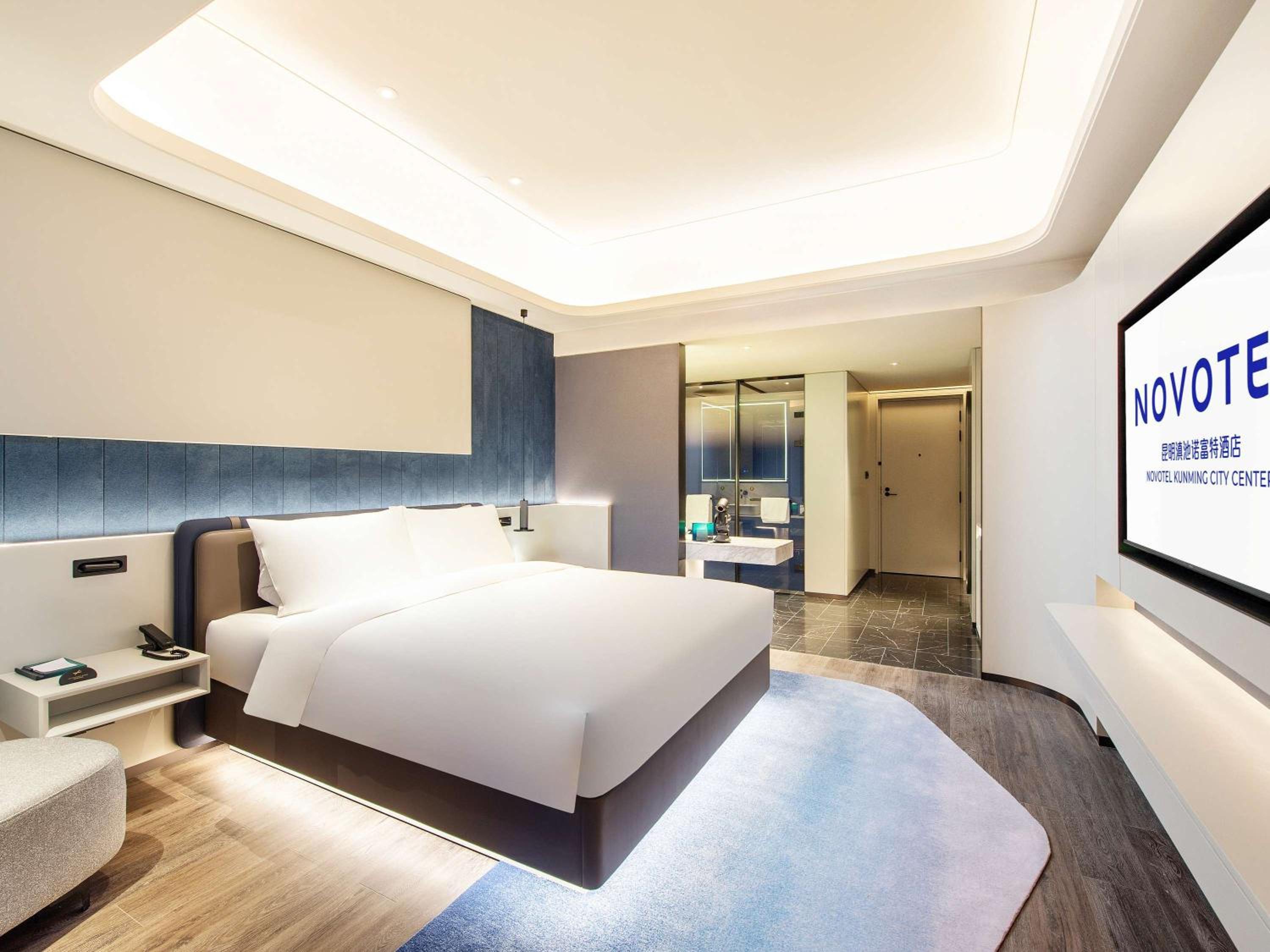 Deluxe King Room photo 1