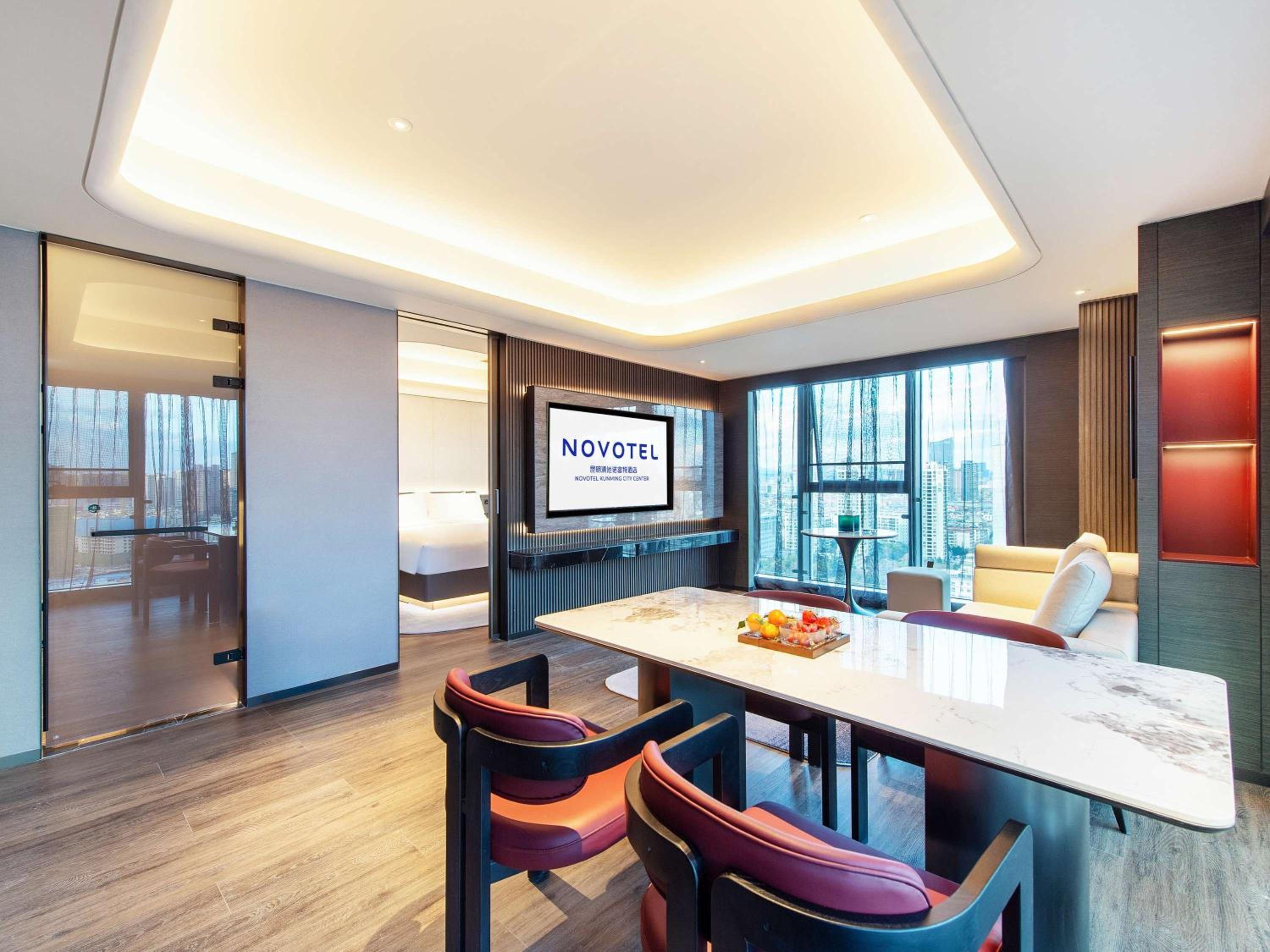 Superior King Suite photo 1