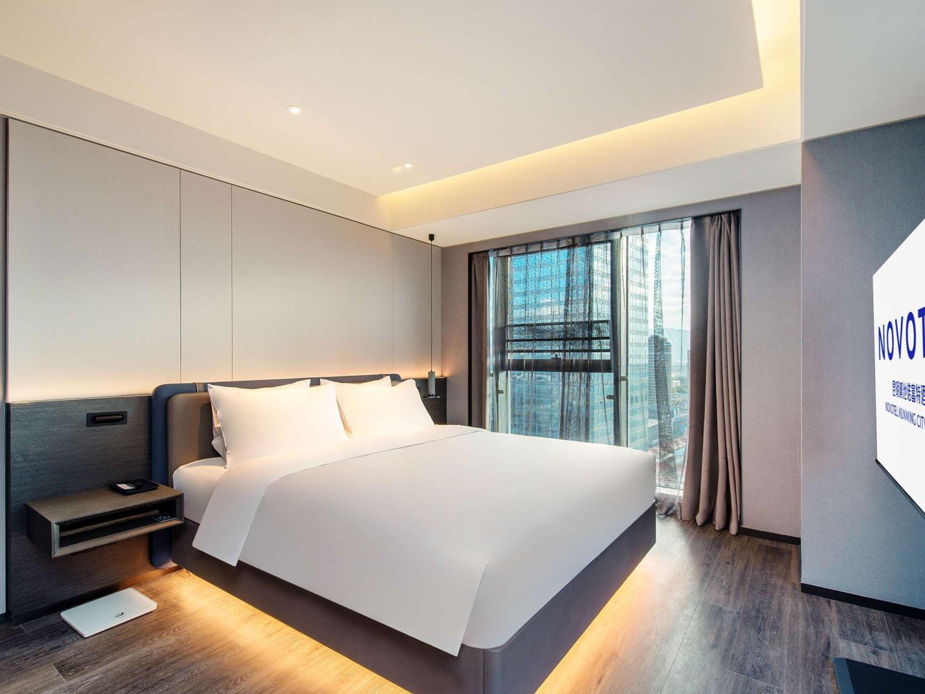 Deluxe Suite with Two Single Beds photo 1