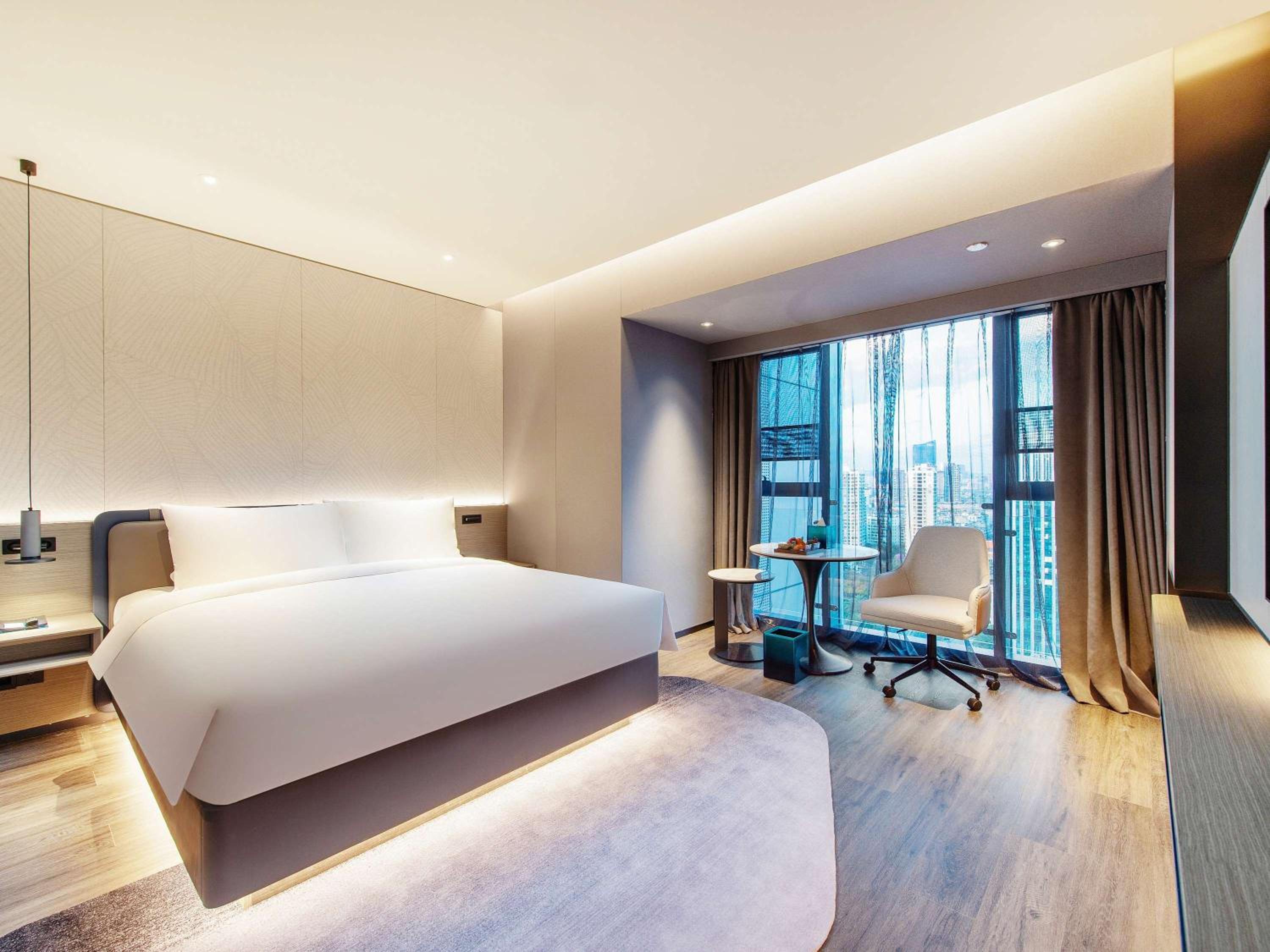 Superior King Suite photo 2
