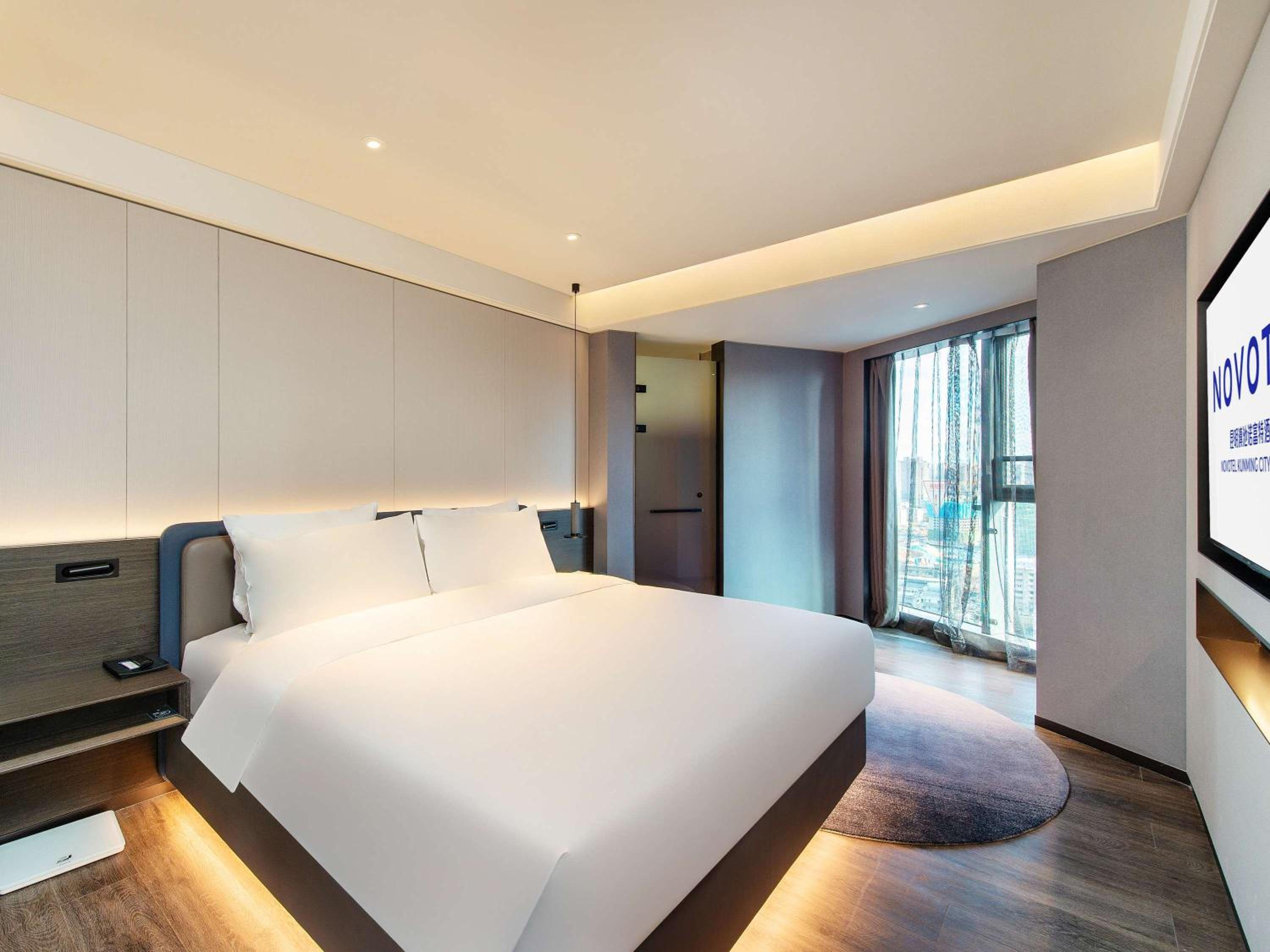 Deluxe Suite with Two Single Beds photo 3