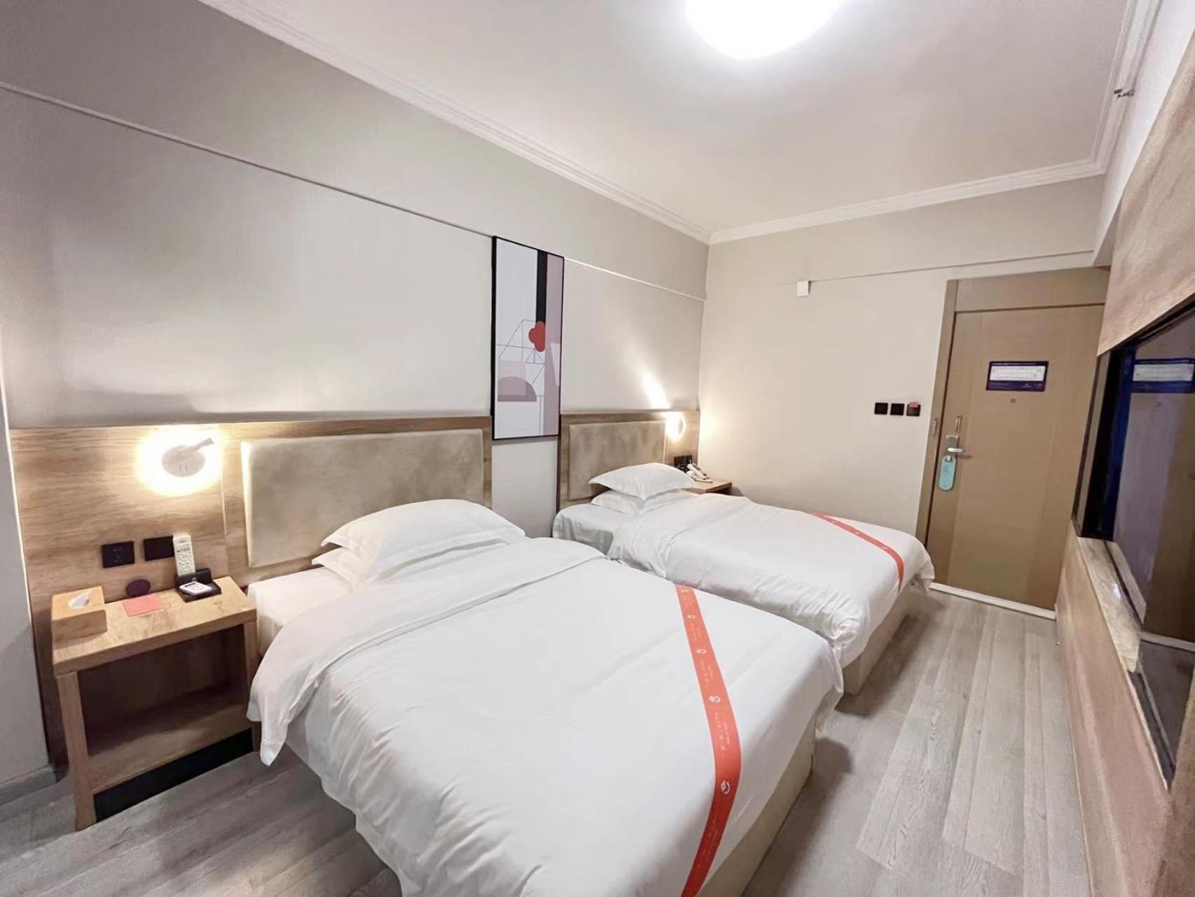 Standard Twin Room photo 2