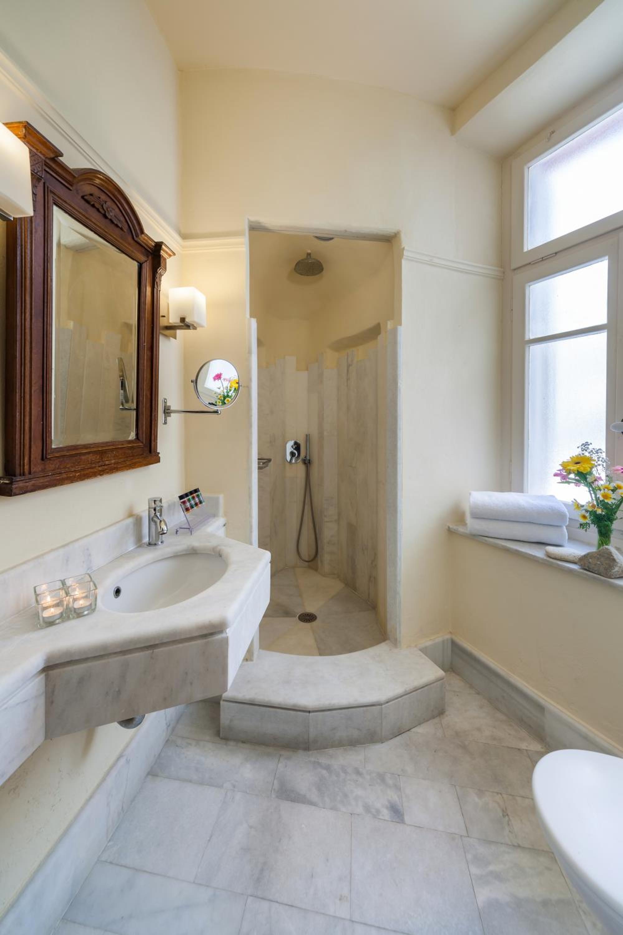  Family Suite (Cozy Alley Building) - Photo 4