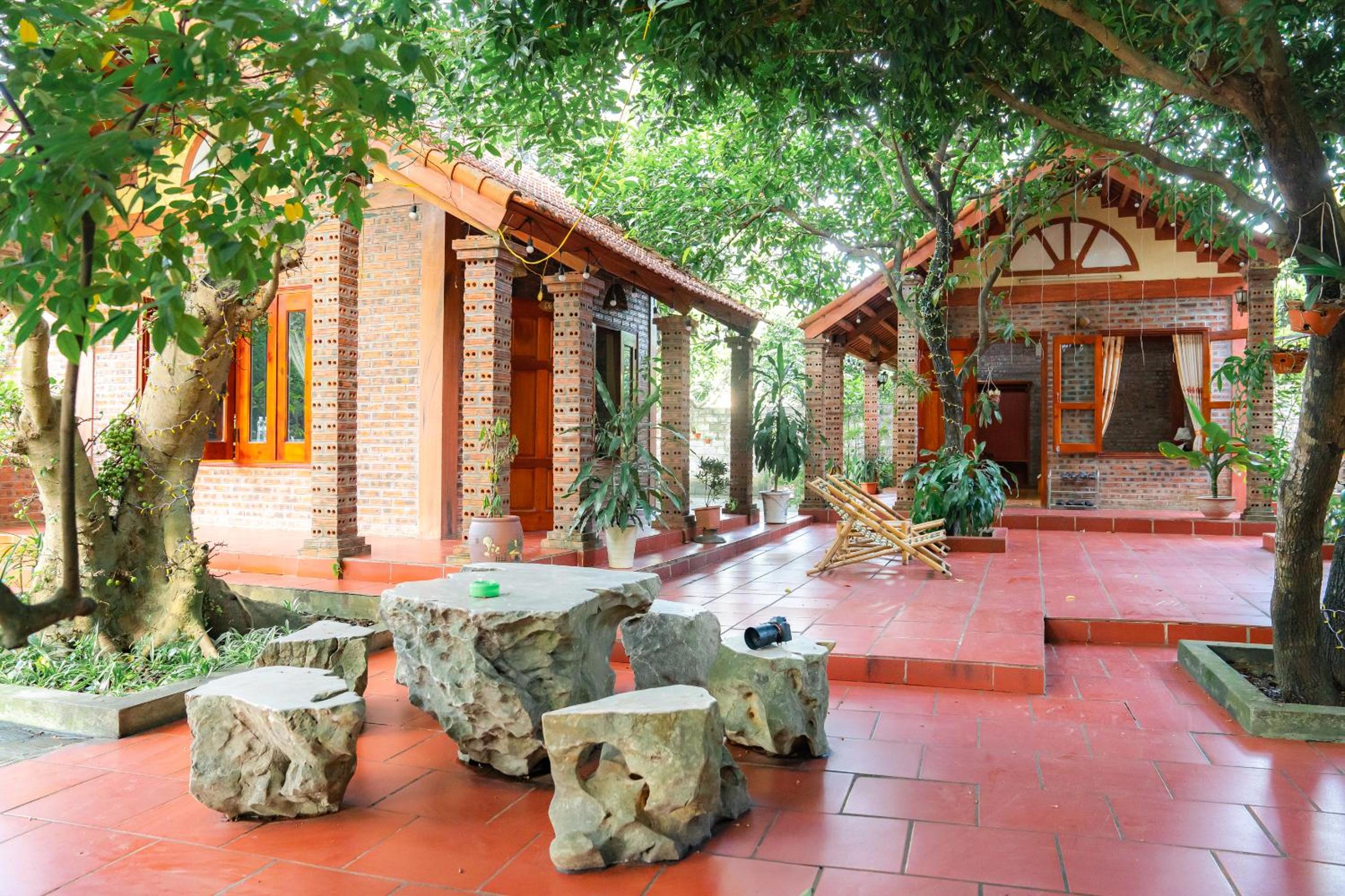 Bungalow With Garden View - Photo 2