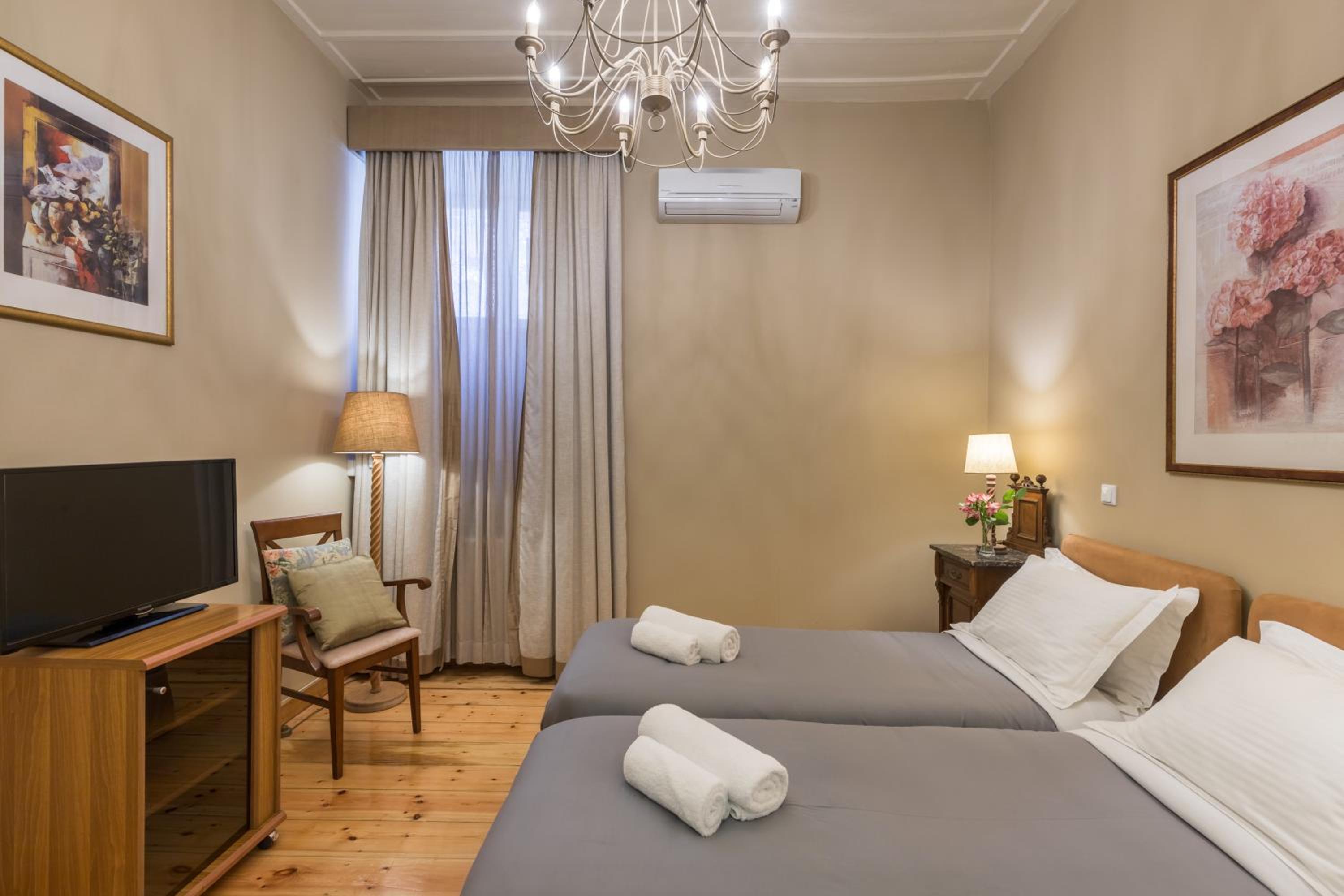 Family Two Bedroom Suite (Cozy Alley Building) - Photo 3