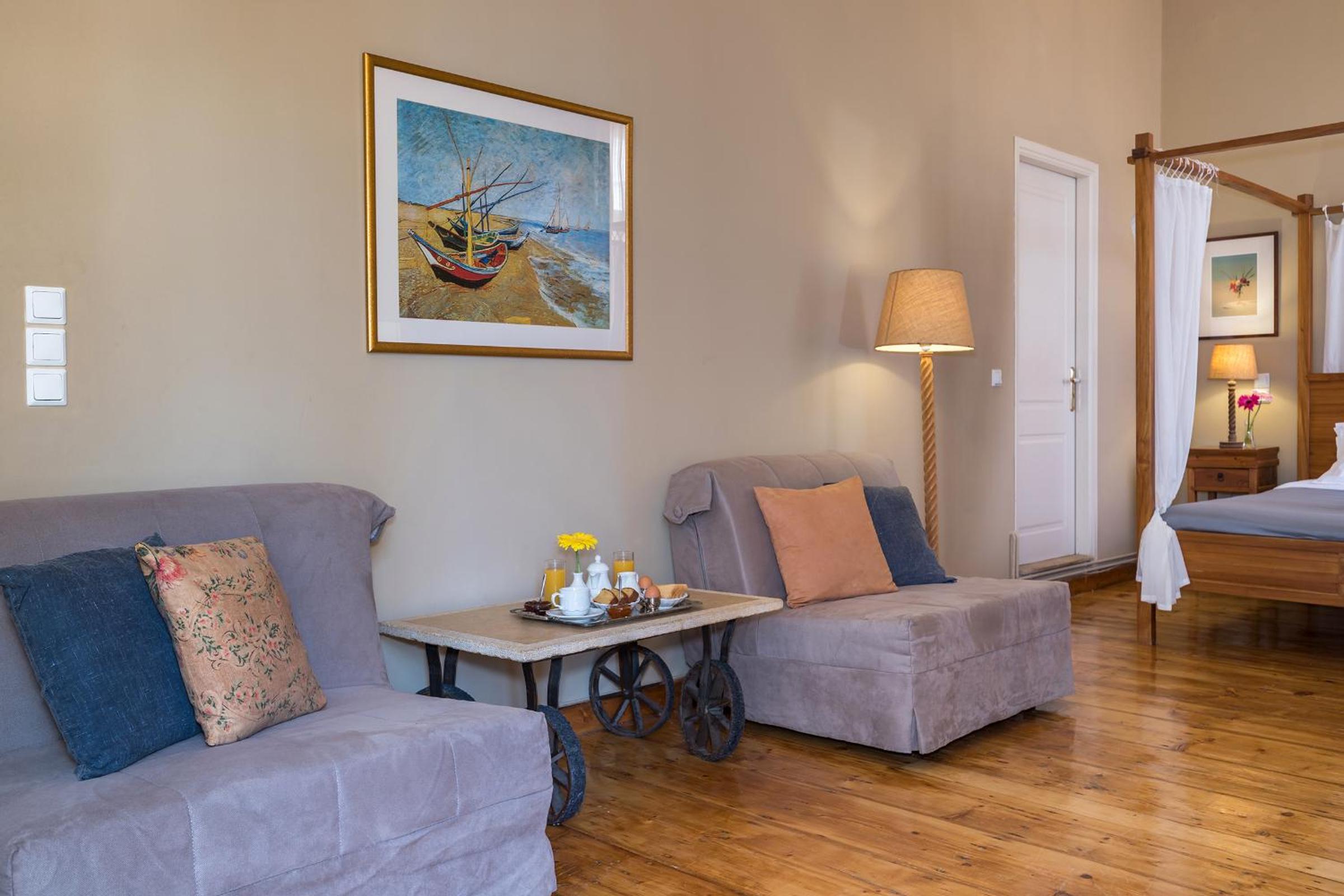 Superior Suite with Balcony (Cozy Alley Building) - Photo 4