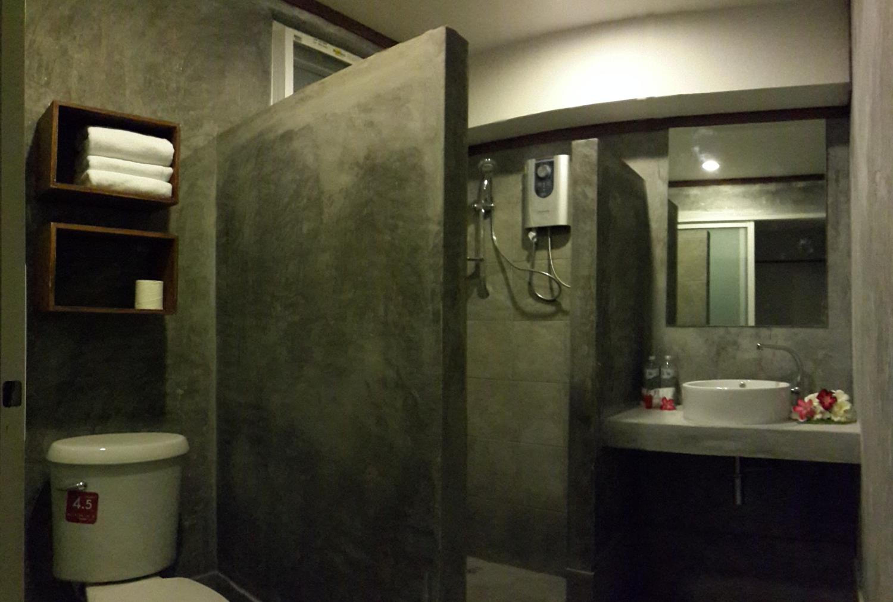 Deluxe Twin Room with Patio and Garden View photo 3