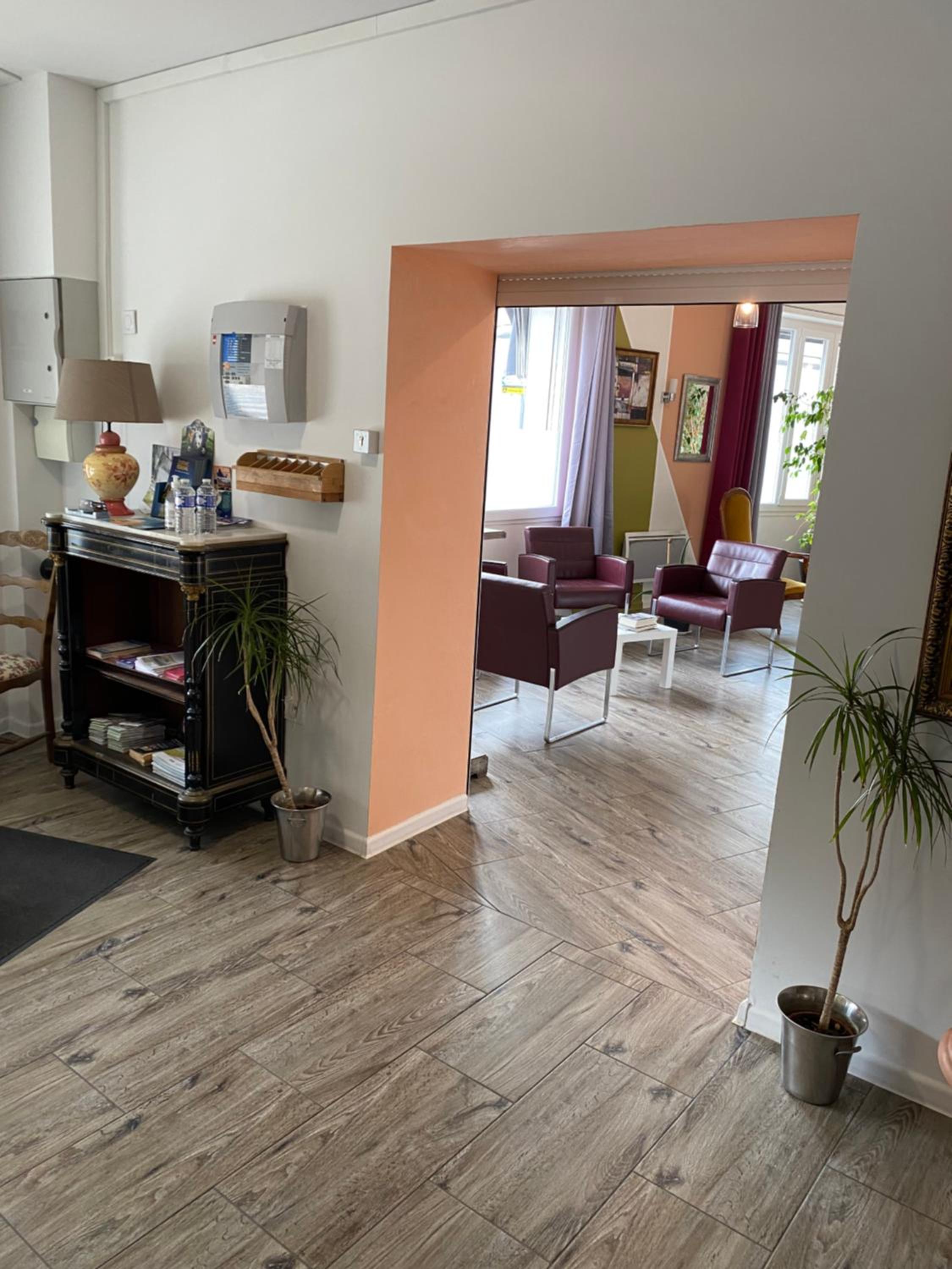 King Room with Roll-In Shower - Disability Access