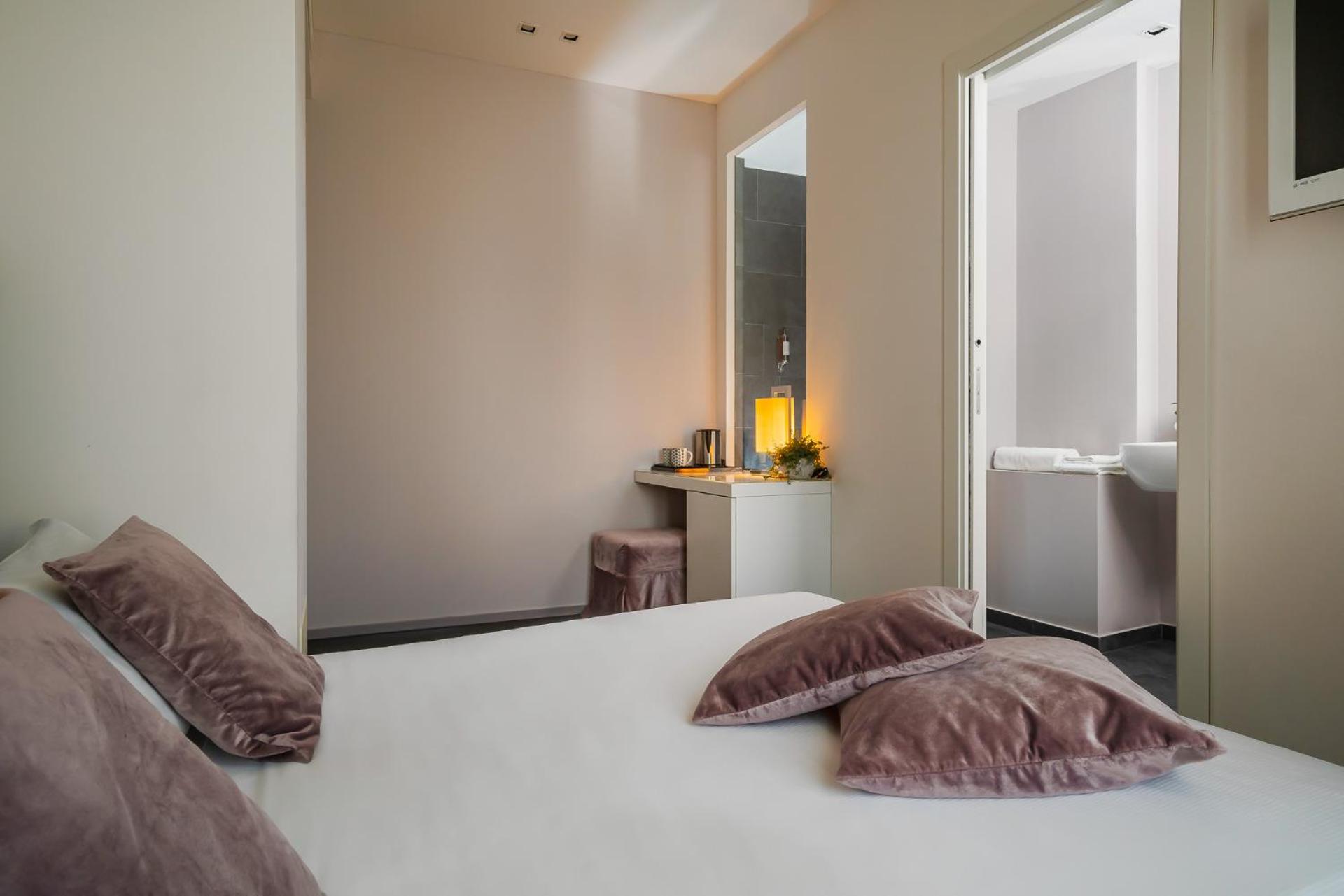 Standard Double or Twin Room - Photo 3