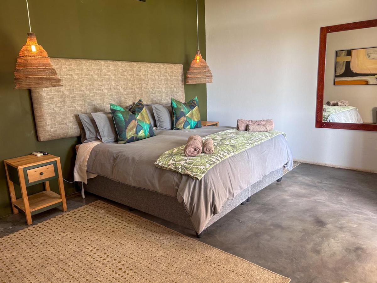 Family Room with Garden View - Photo 1