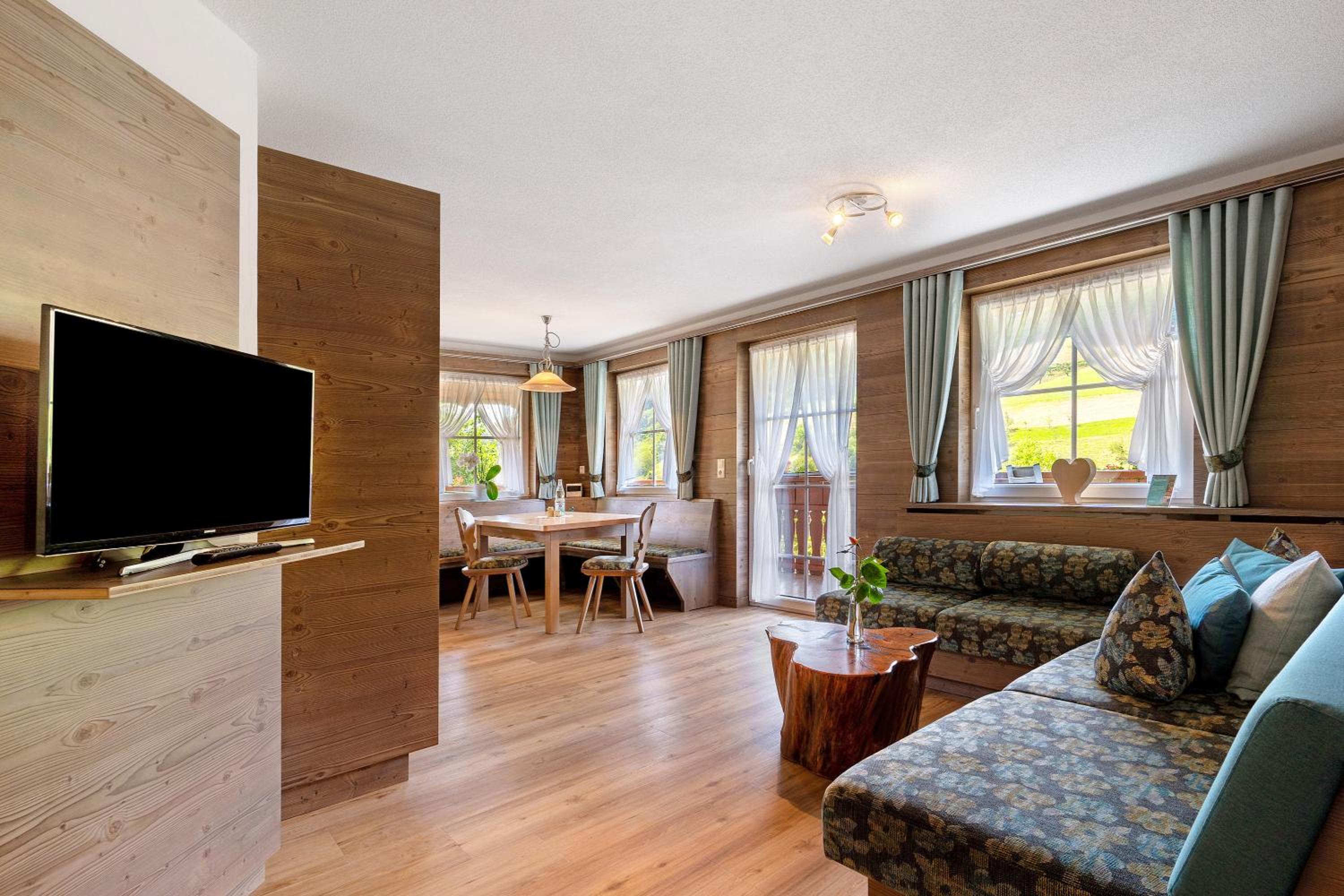 Two-Bedroom Deluxe Apartment with Garden View