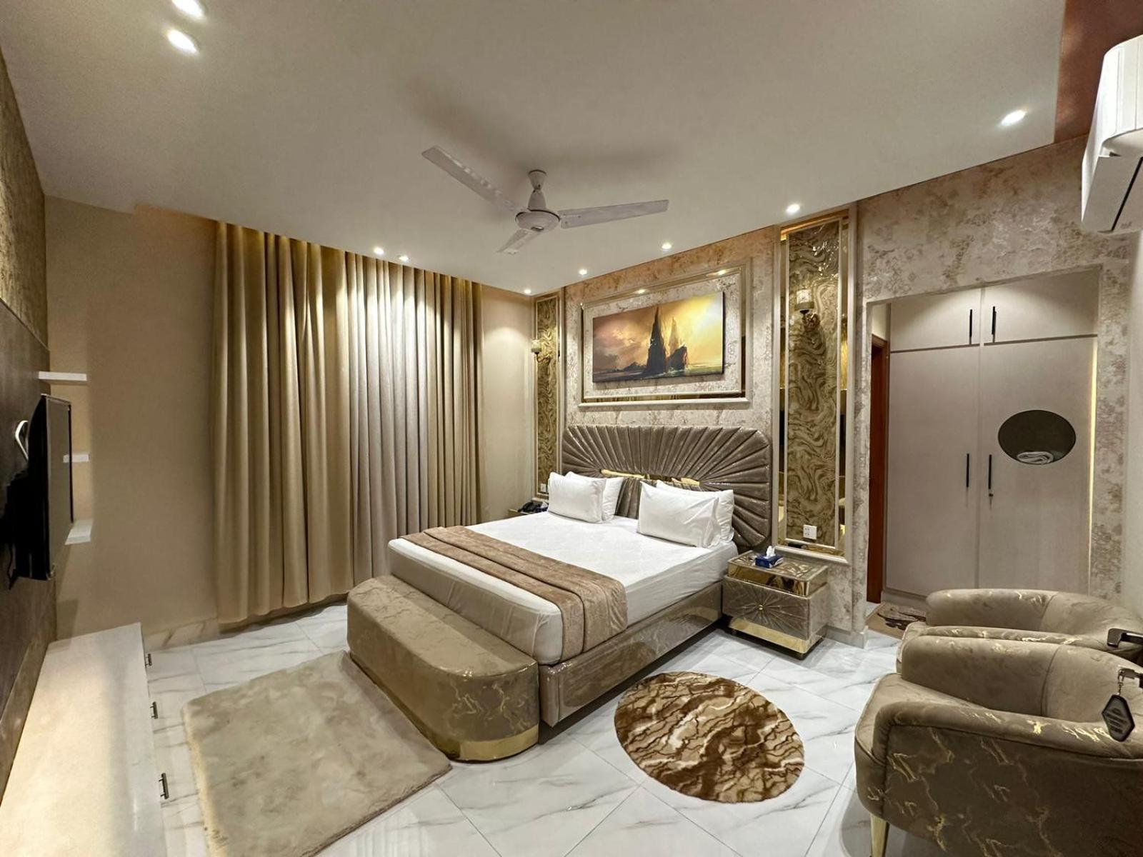 Superior King Room photo 1