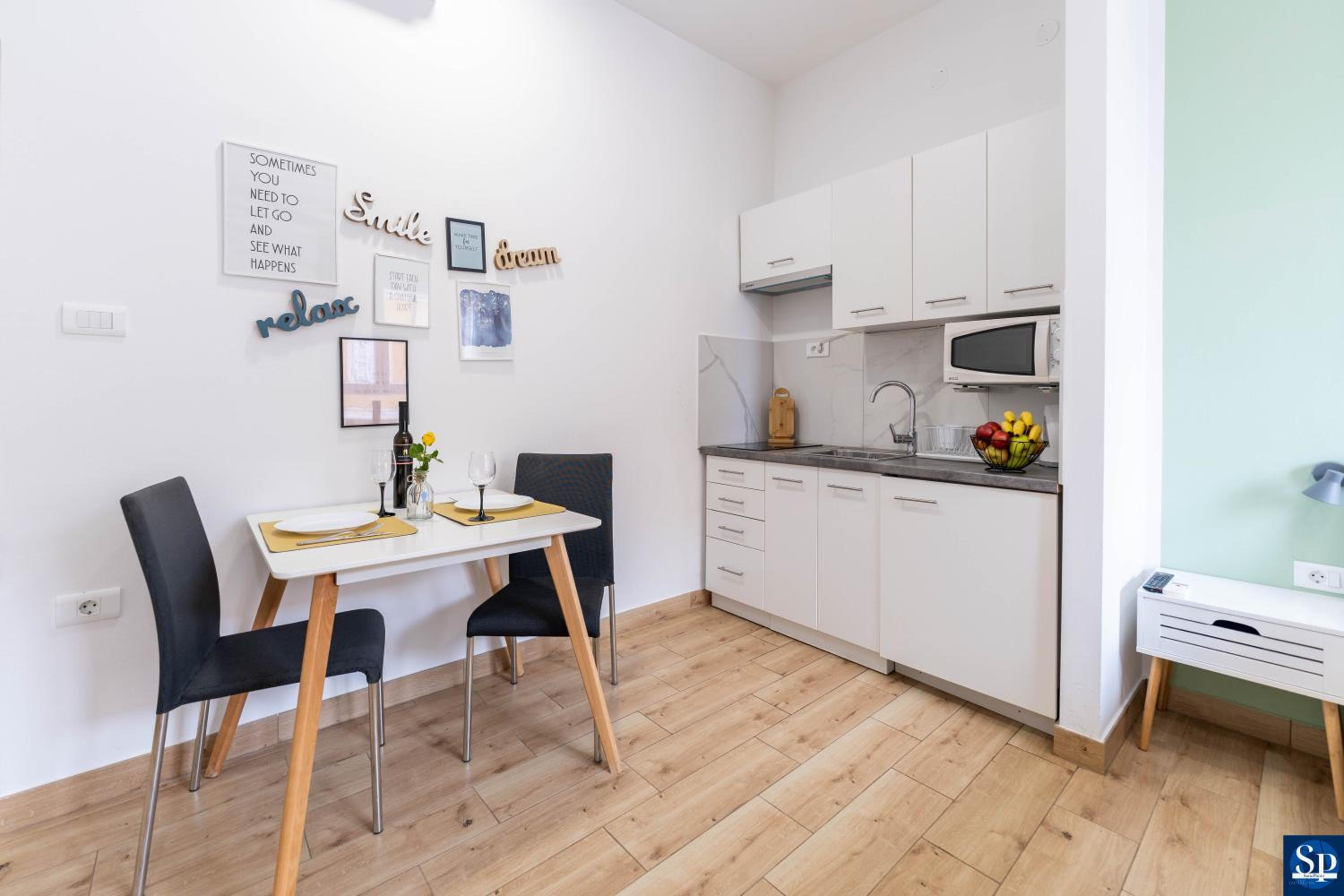 One-Bedroom Apartment - Photo 8
