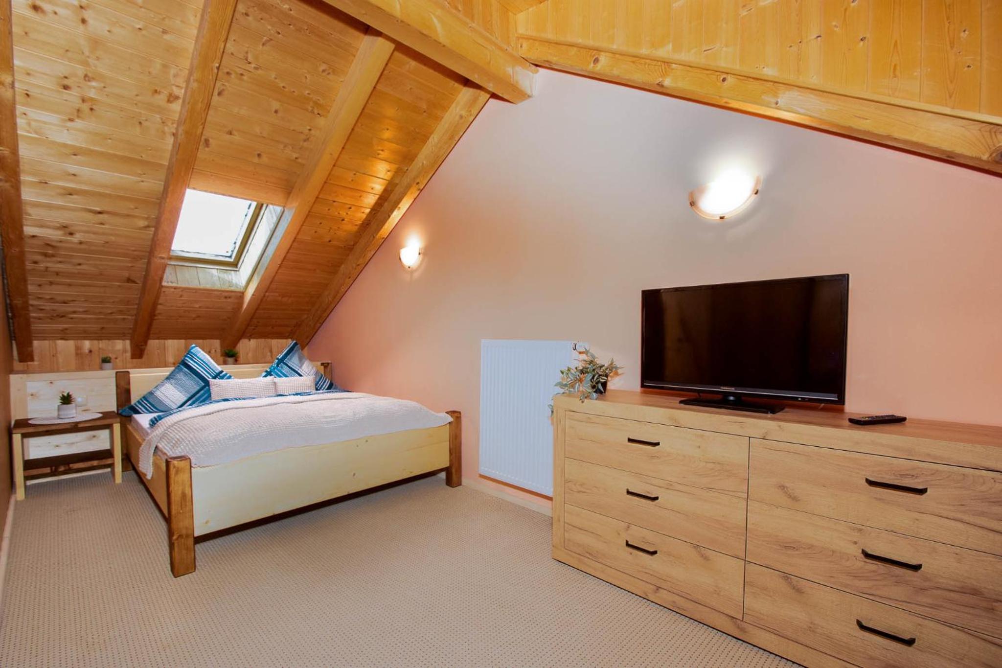 Three-Bedroom Apartment with View photo 3