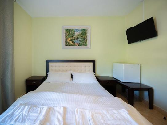 Double Room With Private Bathroom photo 3