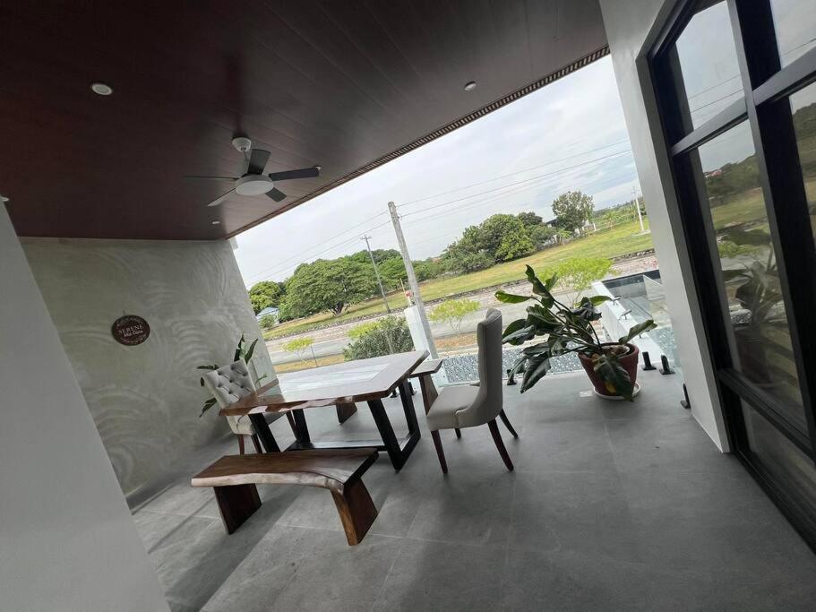 Three-Bedroom House photo 2