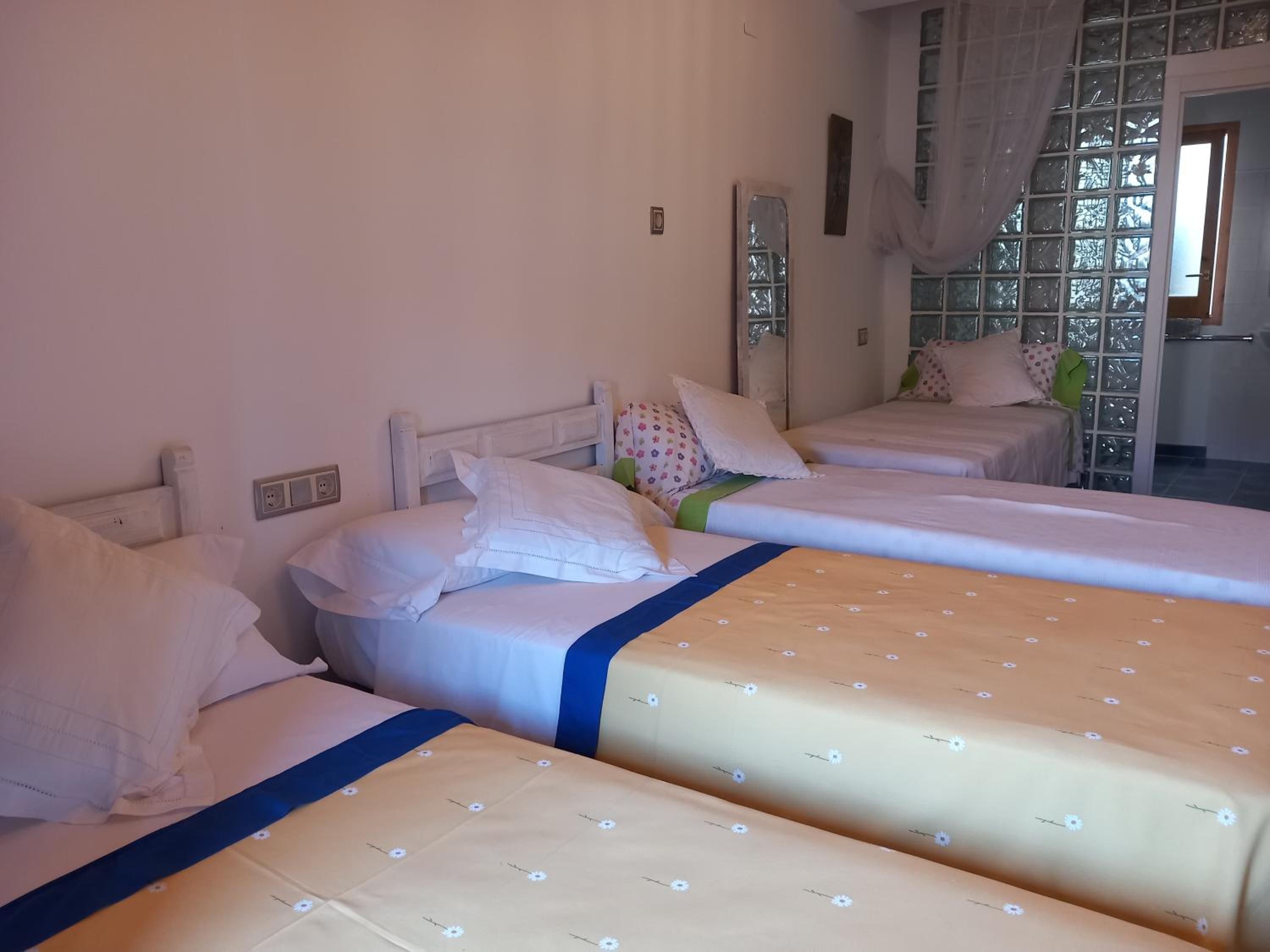 Habitación Cuádruple con Baño Privado