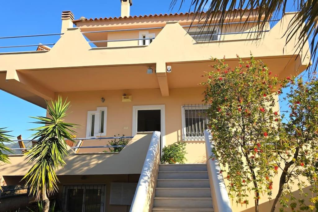 Three-Bedroom Villa photo 2