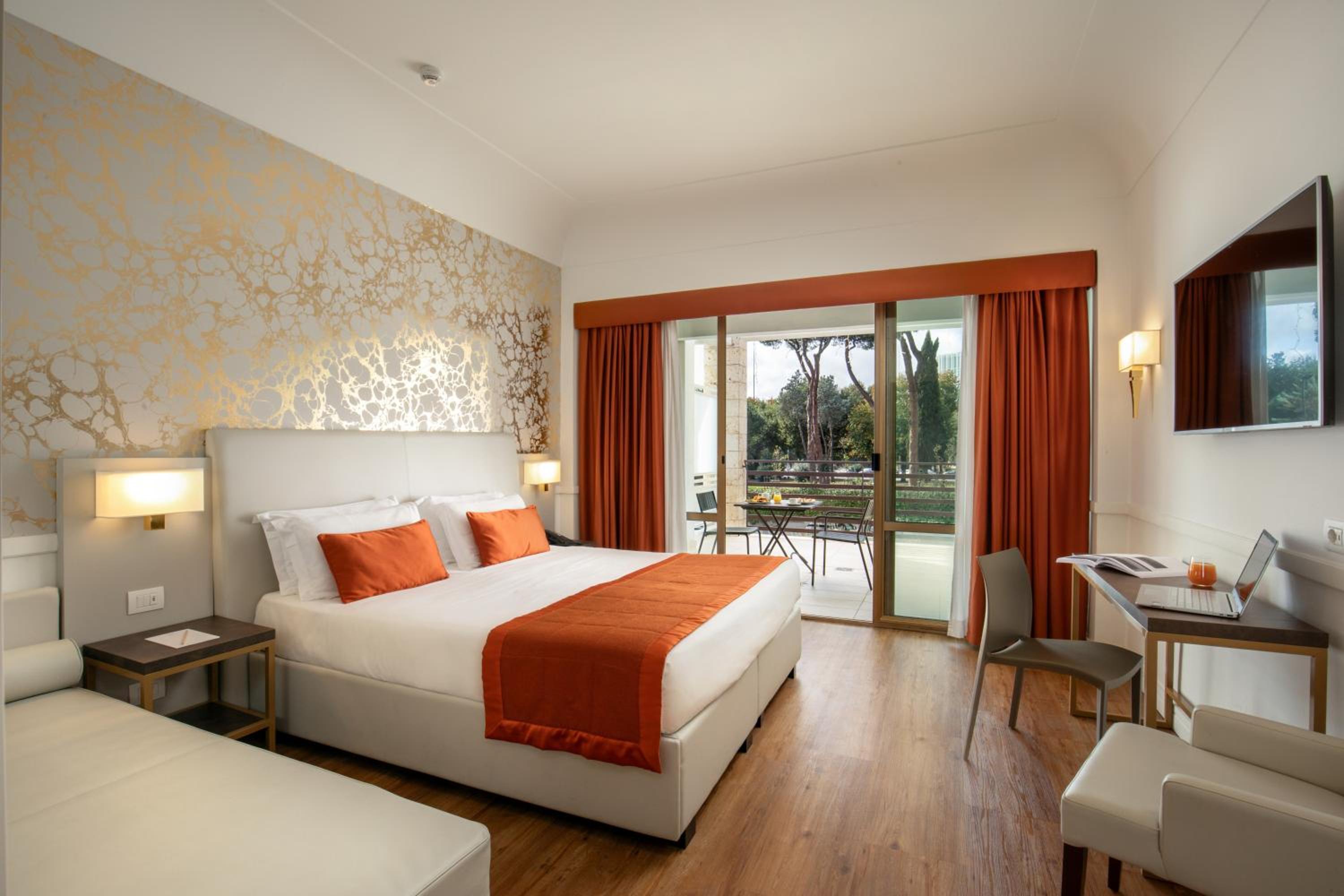 Deluxe Double or Twin Room