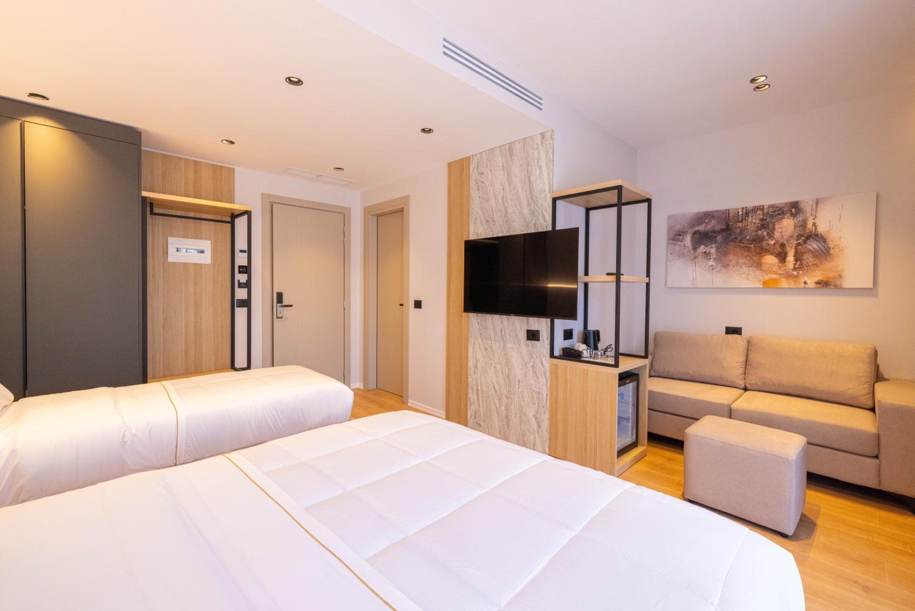 Deluxe Triple Room