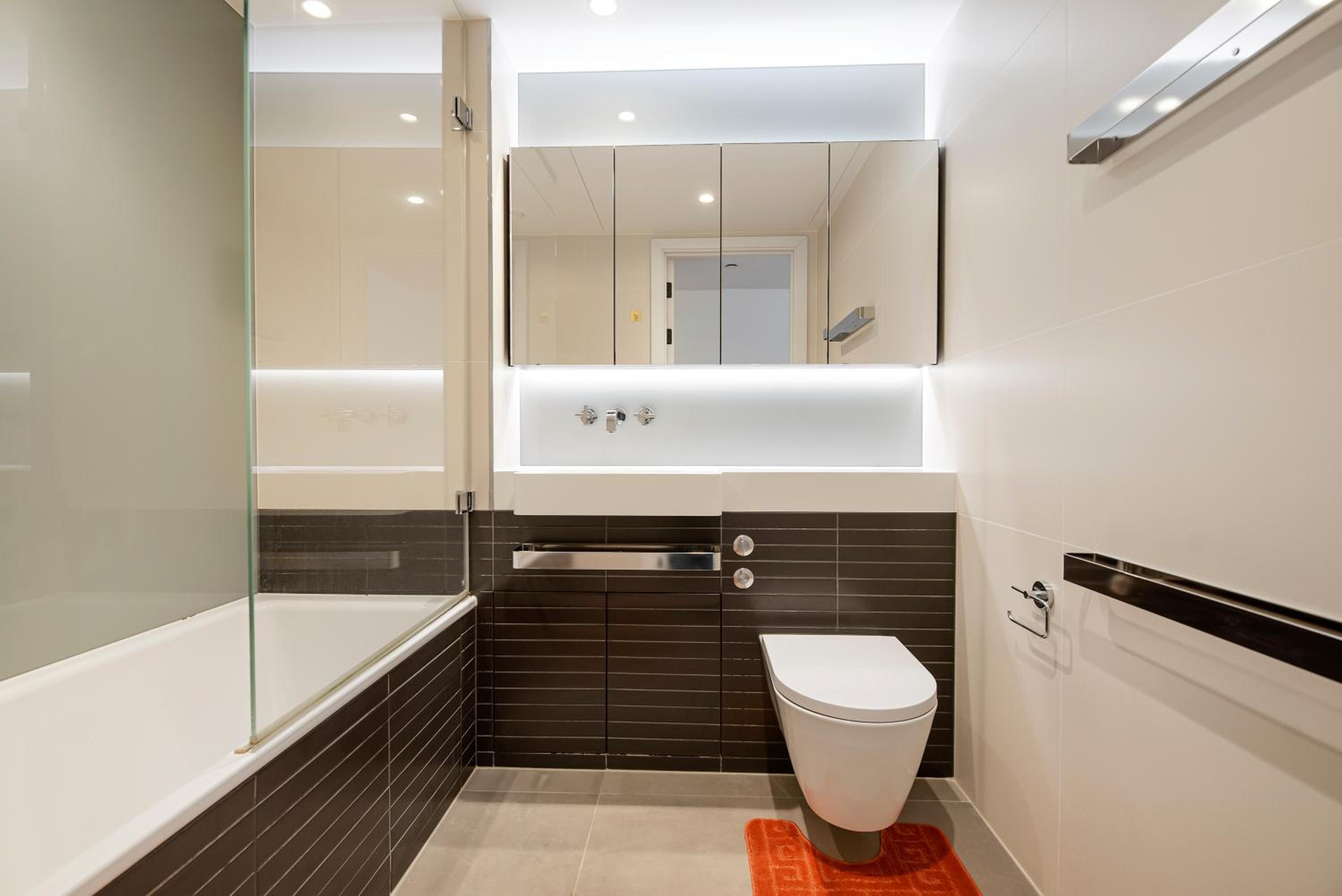 Two-Bedroom Apartment with Balcony photo 2