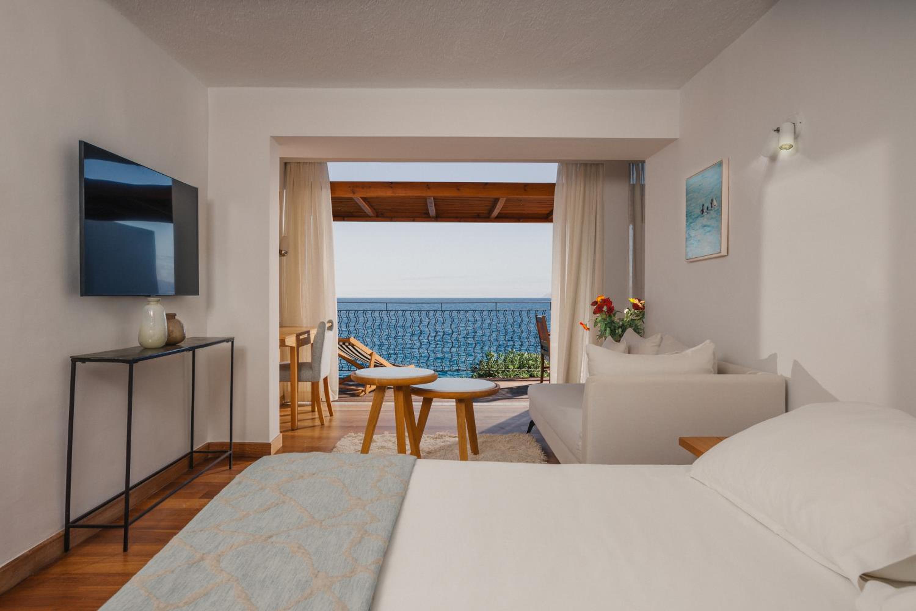 Club Junior Suite Seafront View