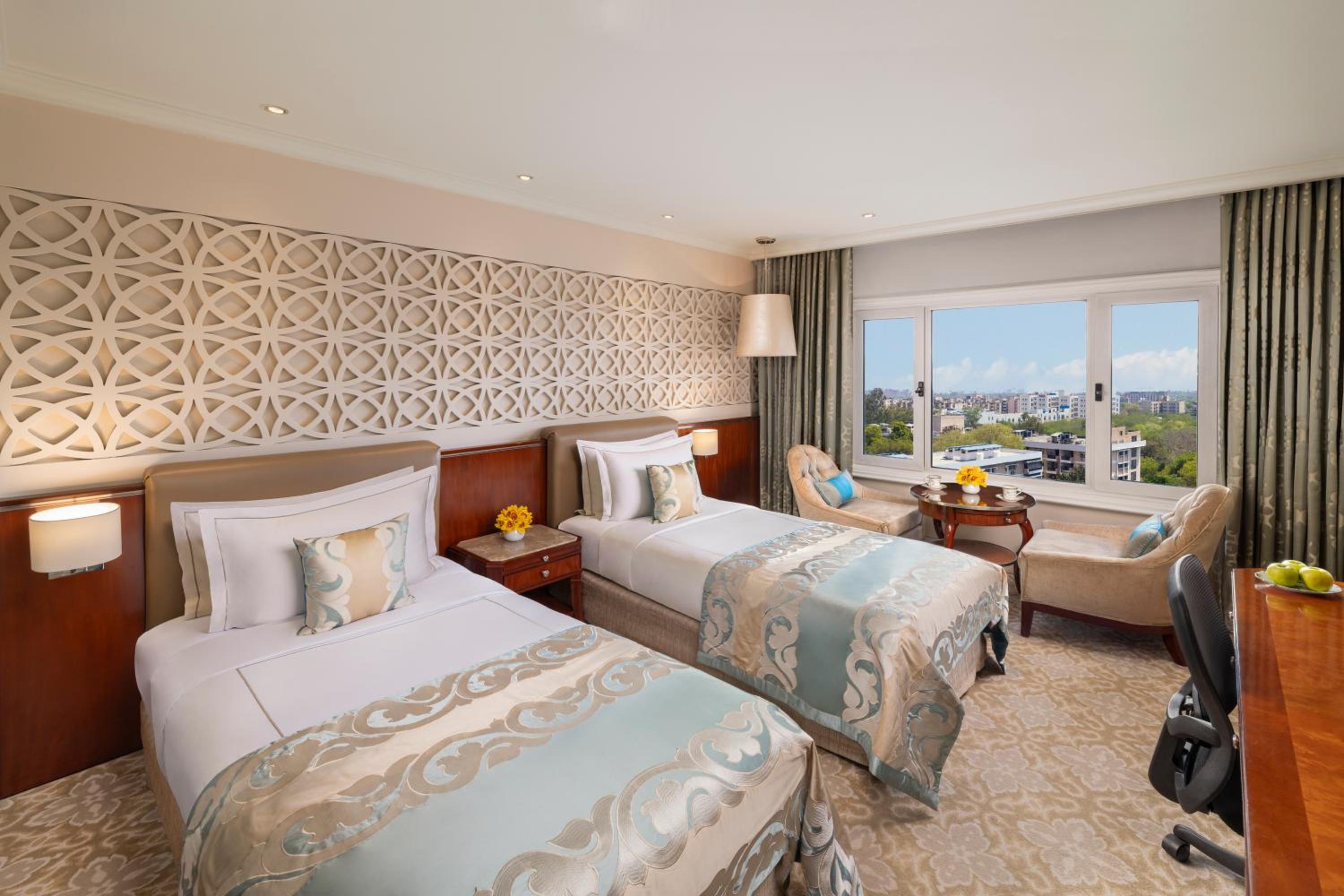 Deluxe Room Twin Bed Diplomatic Enclave View - Photo 1